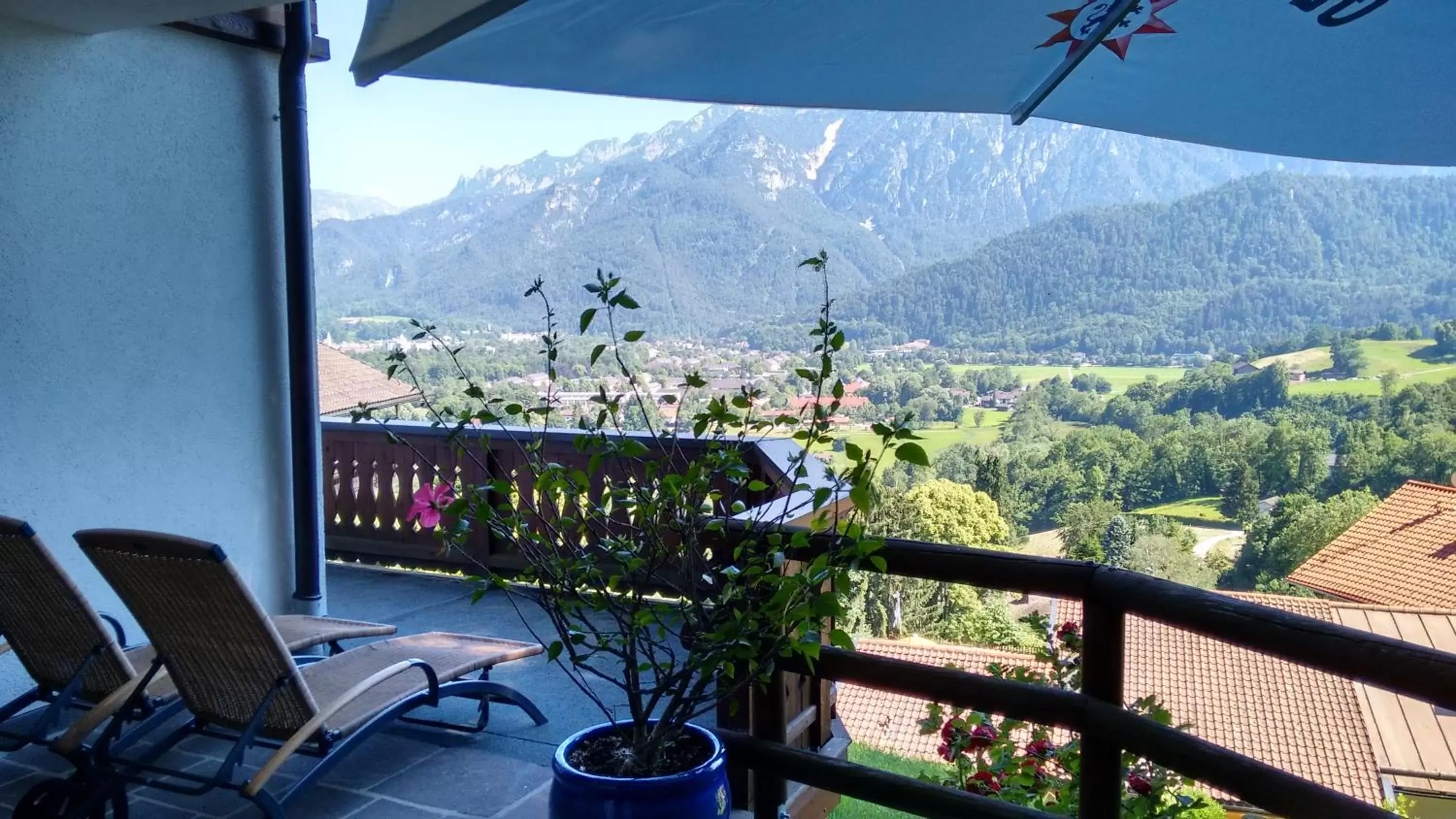 Mountain view, Balcony/Terrace in Hotel Restaurant Neu Meran