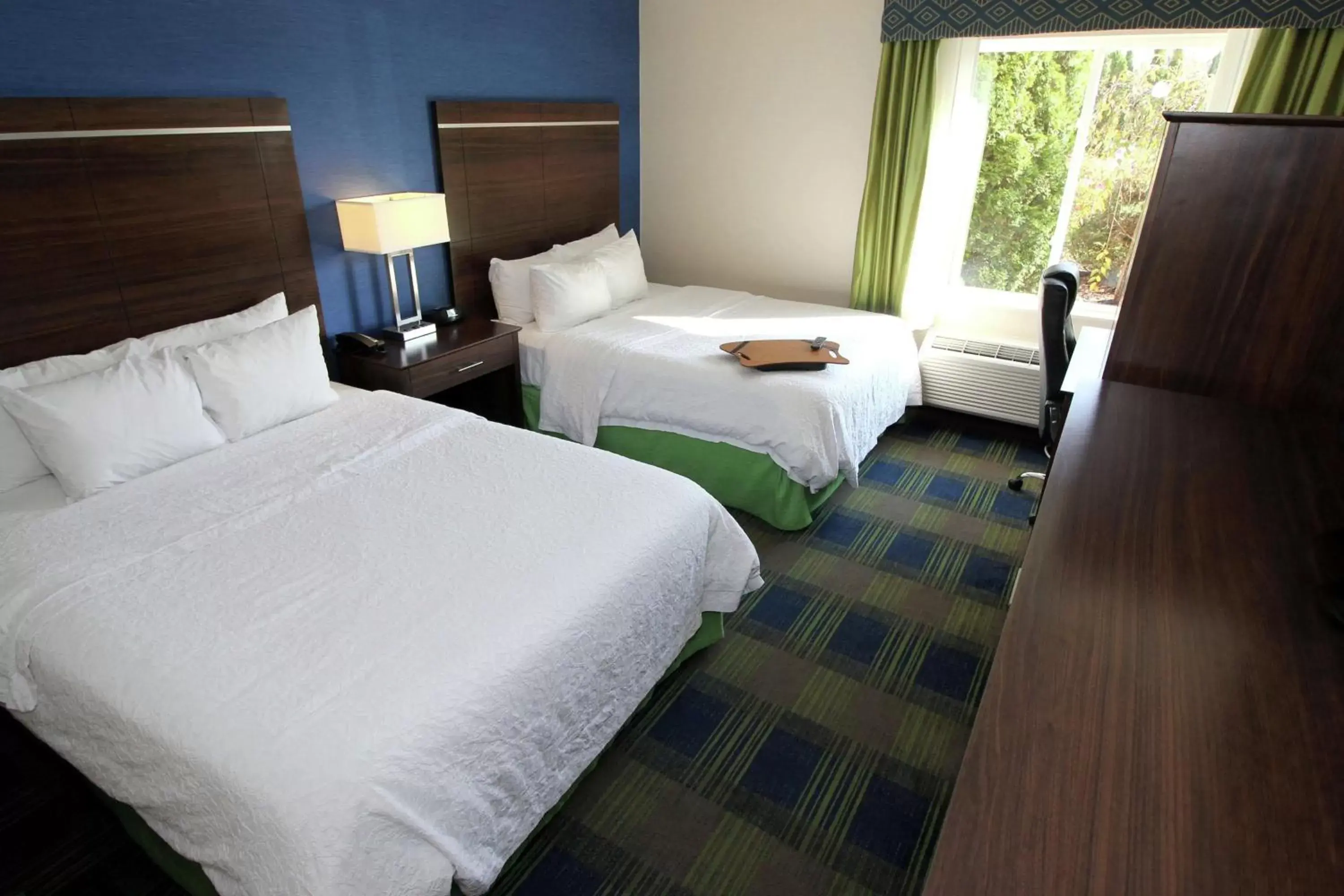 Bedroom, Bed in Hampton Inn Sandusky-Central