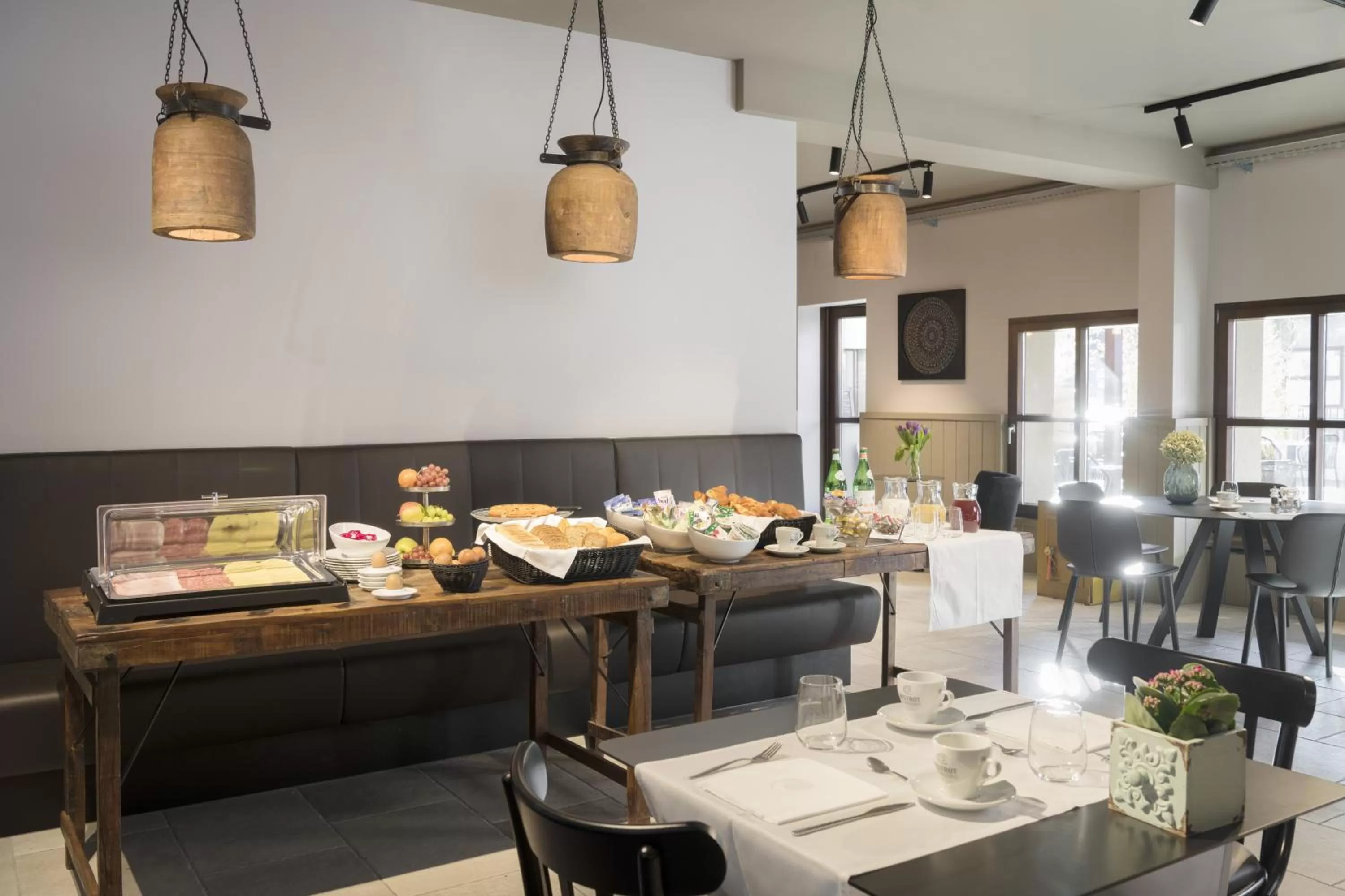 Restaurant/places to eat in CP Resort