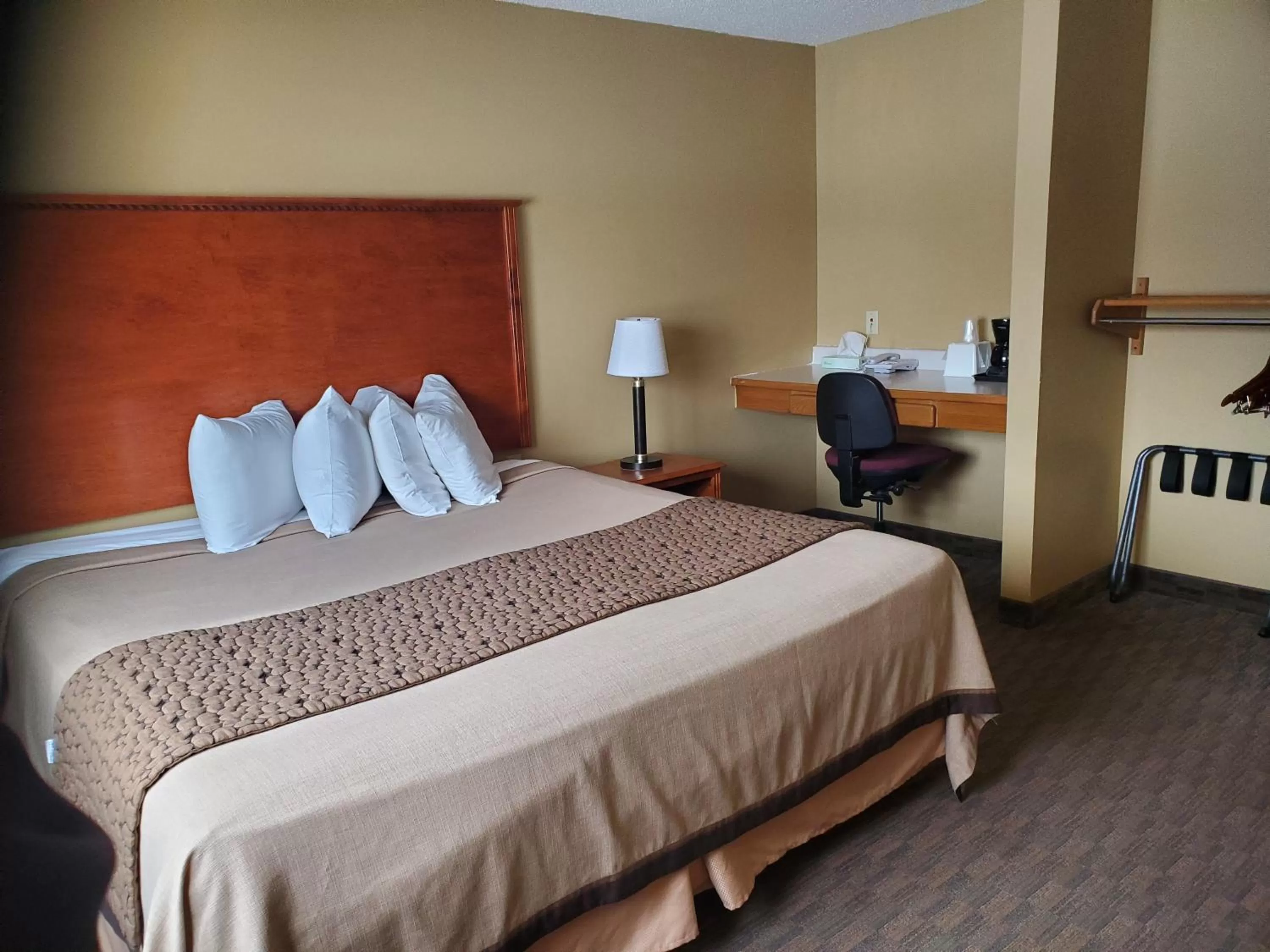 Bed in Governors Inn a Travelodge by Wyndham