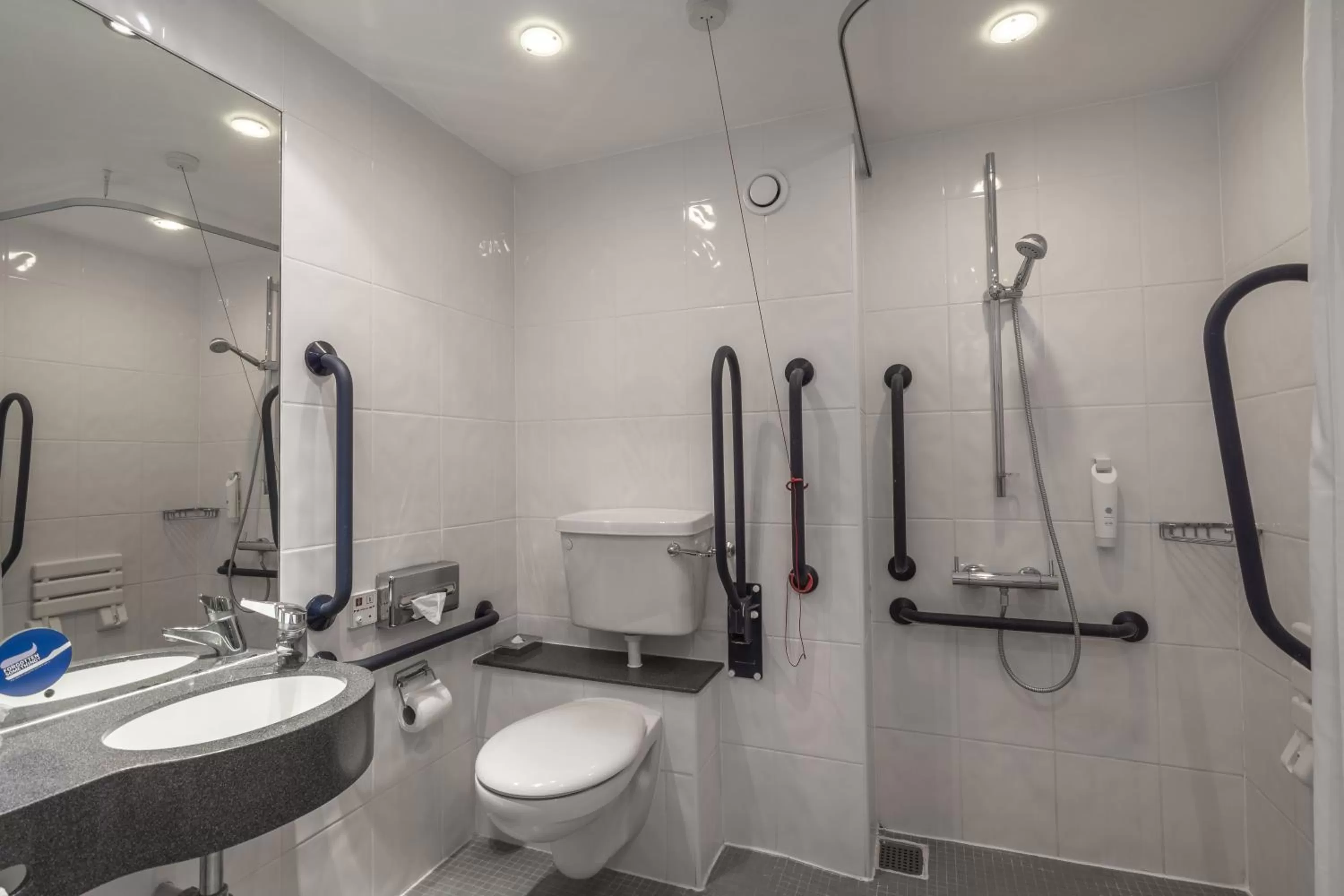 Photo of the whole room in Holiday Inn Express Kettering by IHG