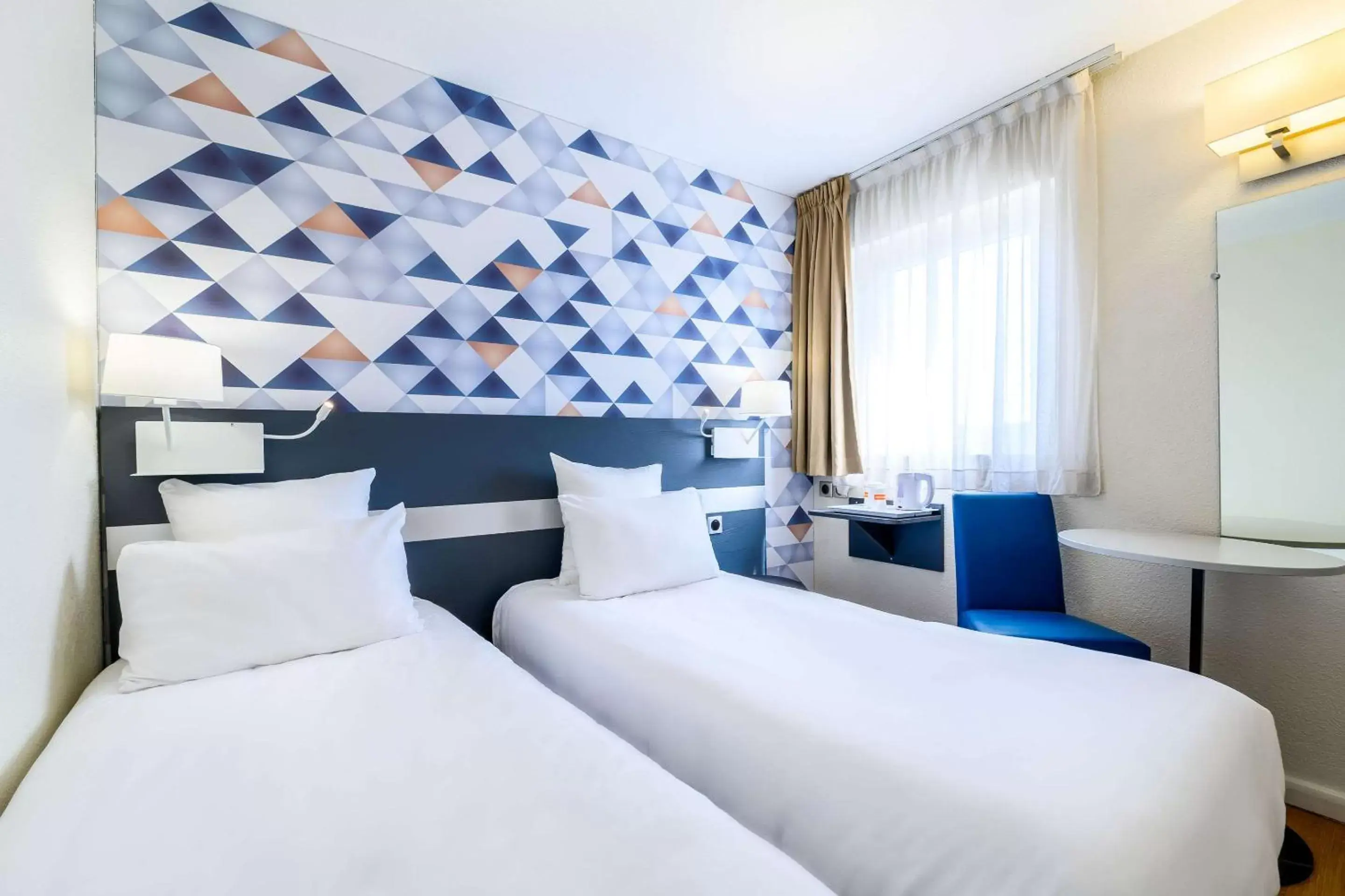 Bedroom, Bed in Comfort Hotel Paris Porte d'Ivry