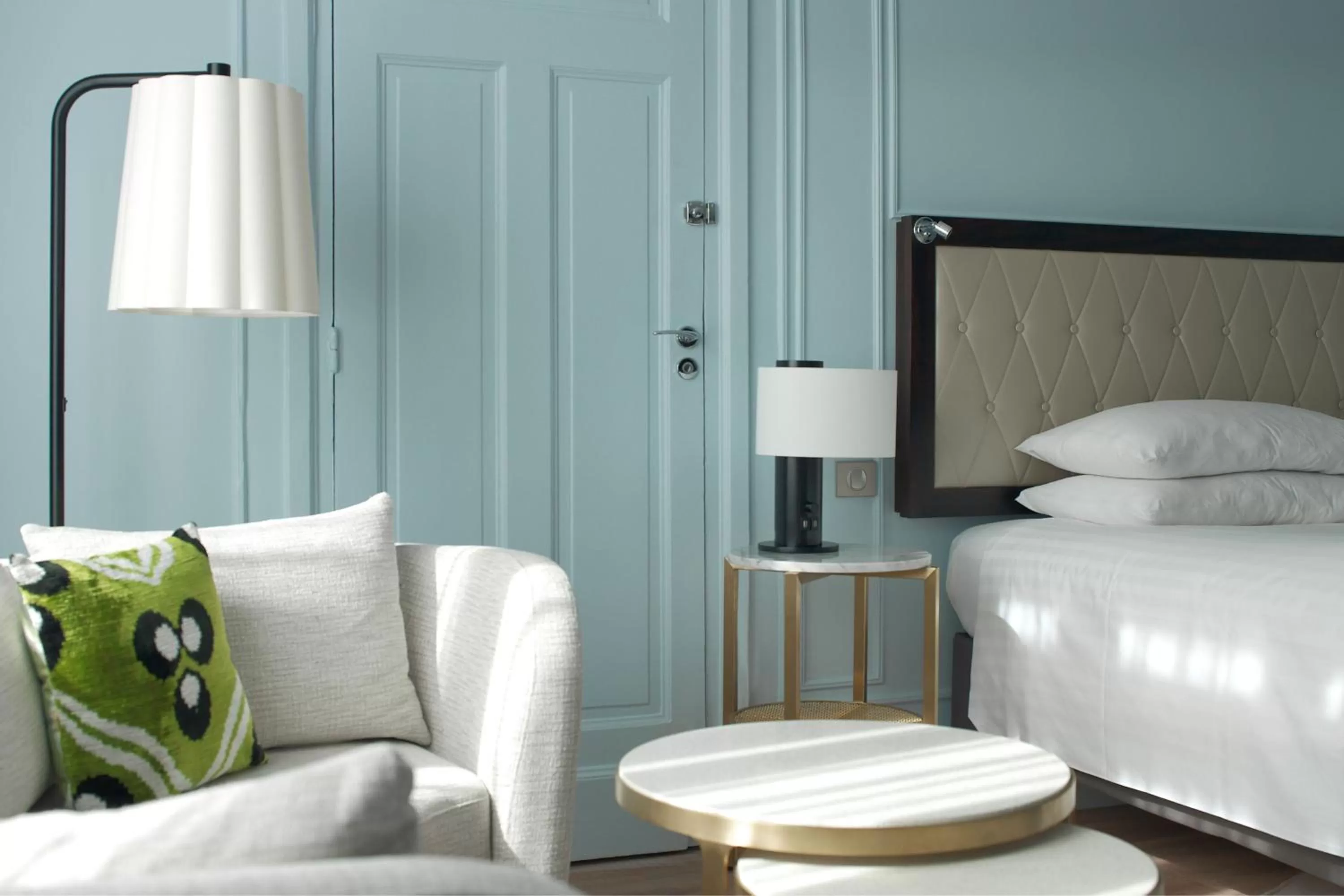 Photo of the whole room, Bed in Paris Marriott Opera Ambassador Hotel