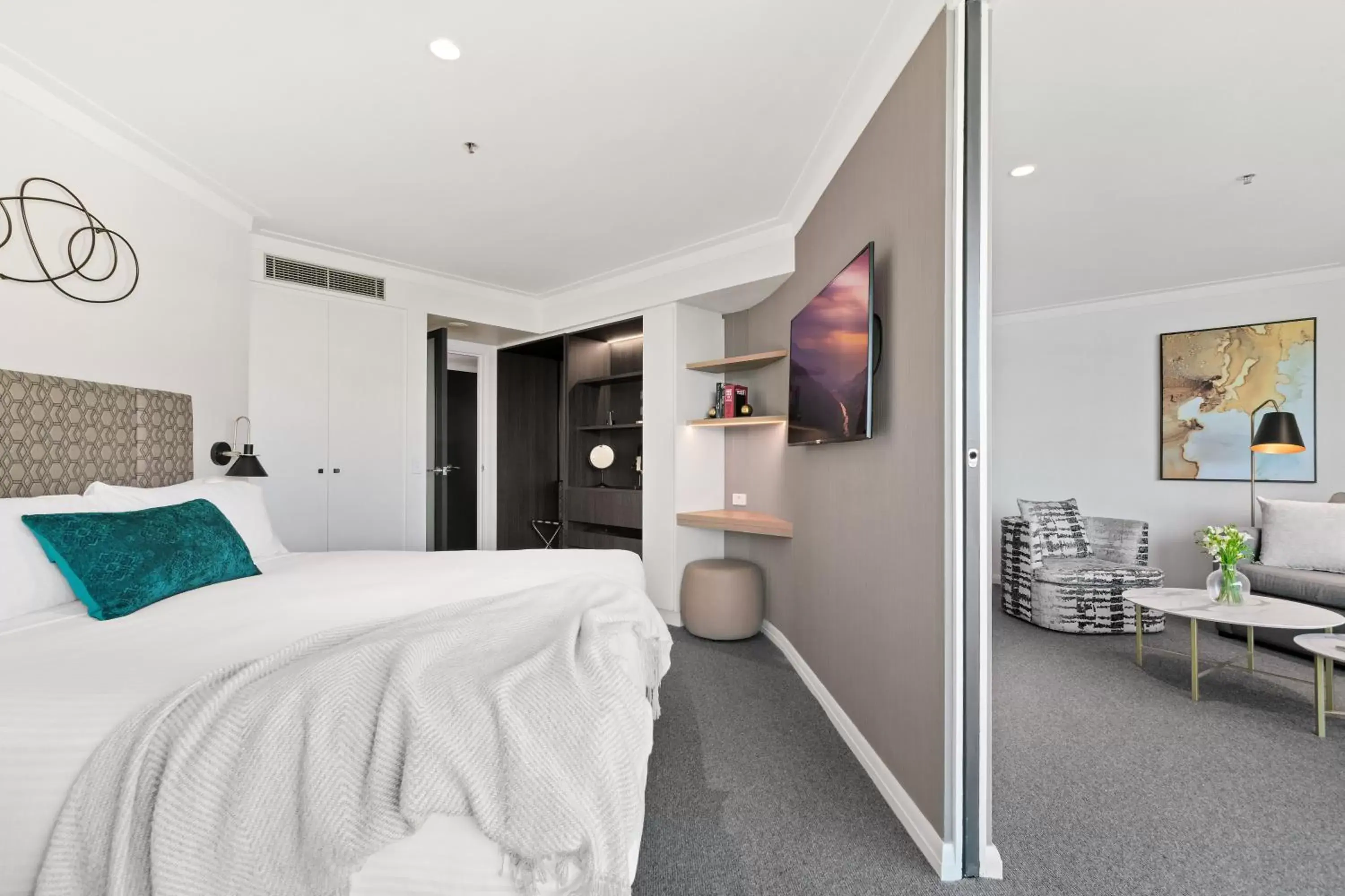 Bedroom, Bed in Pullman Quay Grand Sydney Harbour