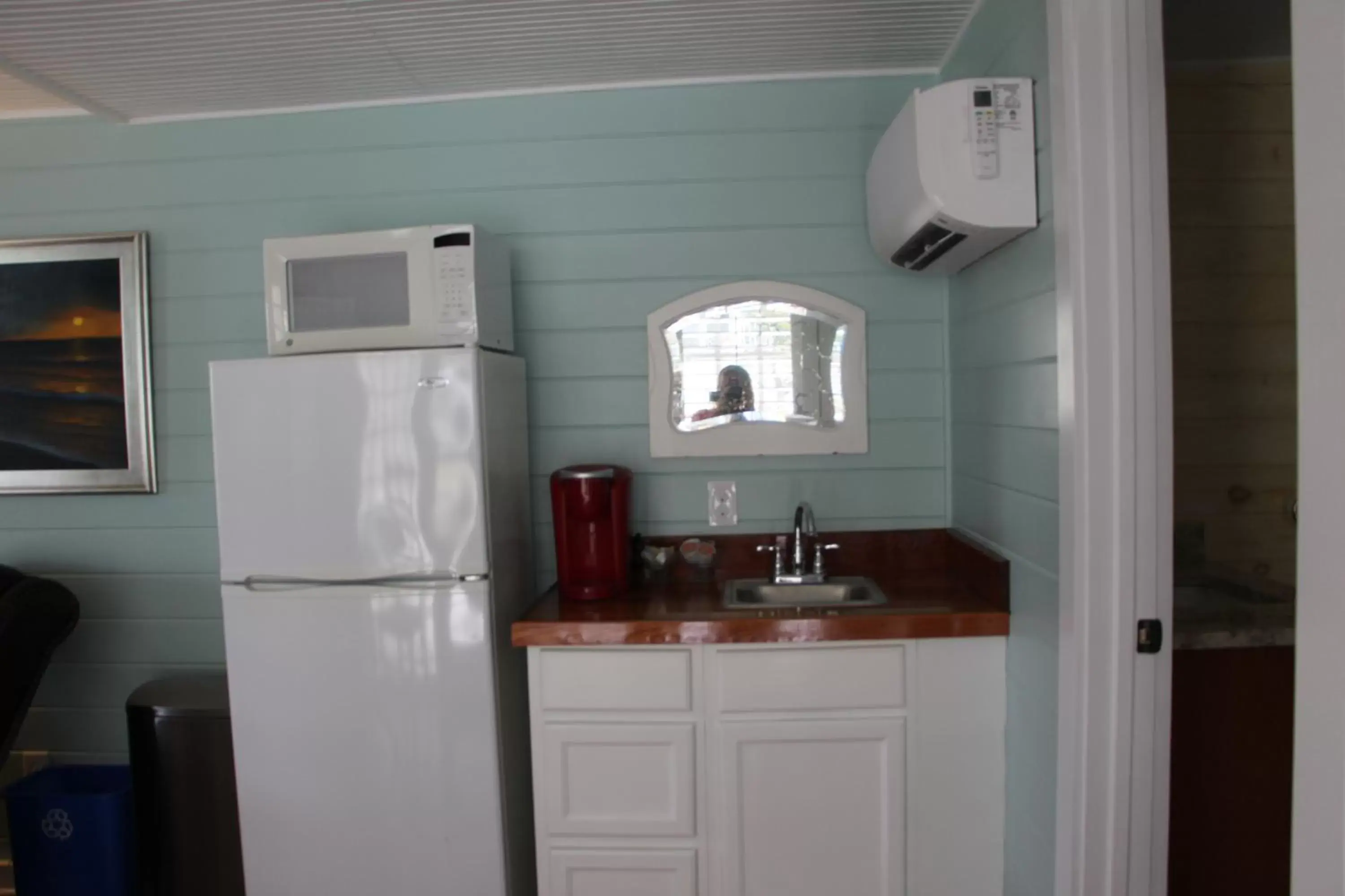 Kitchen/Kitchenette in Beachview Inn and Spa