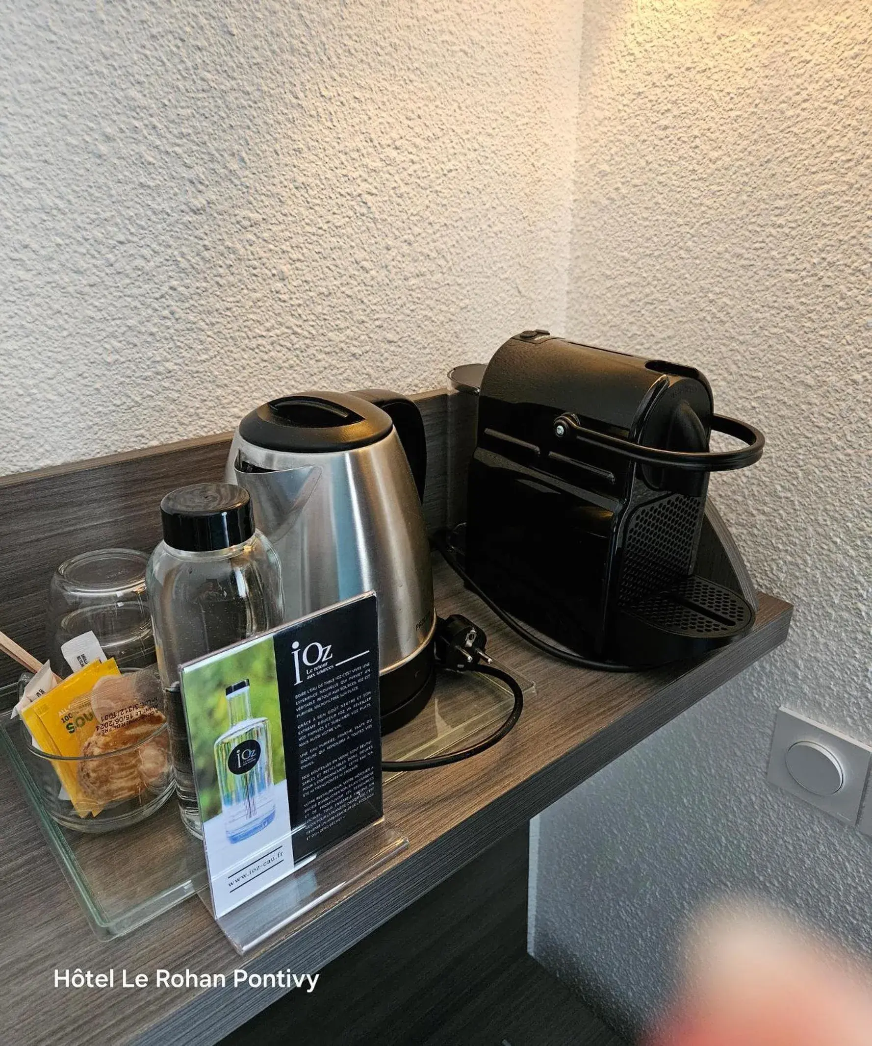 Coffee/tea facilities in Hôtel Le Rohan