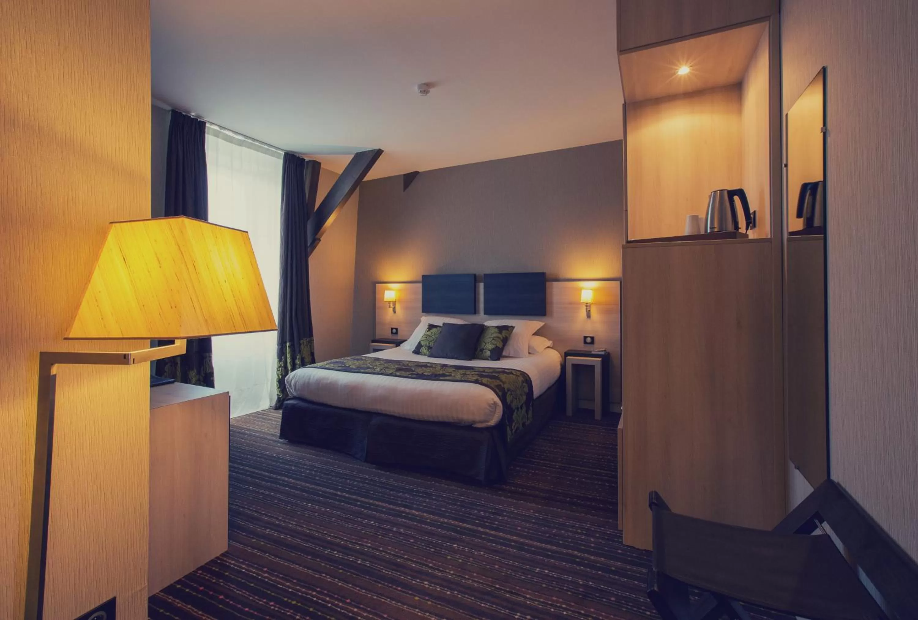 Photo of the whole room, Bed in Best Western Plus Richelieu