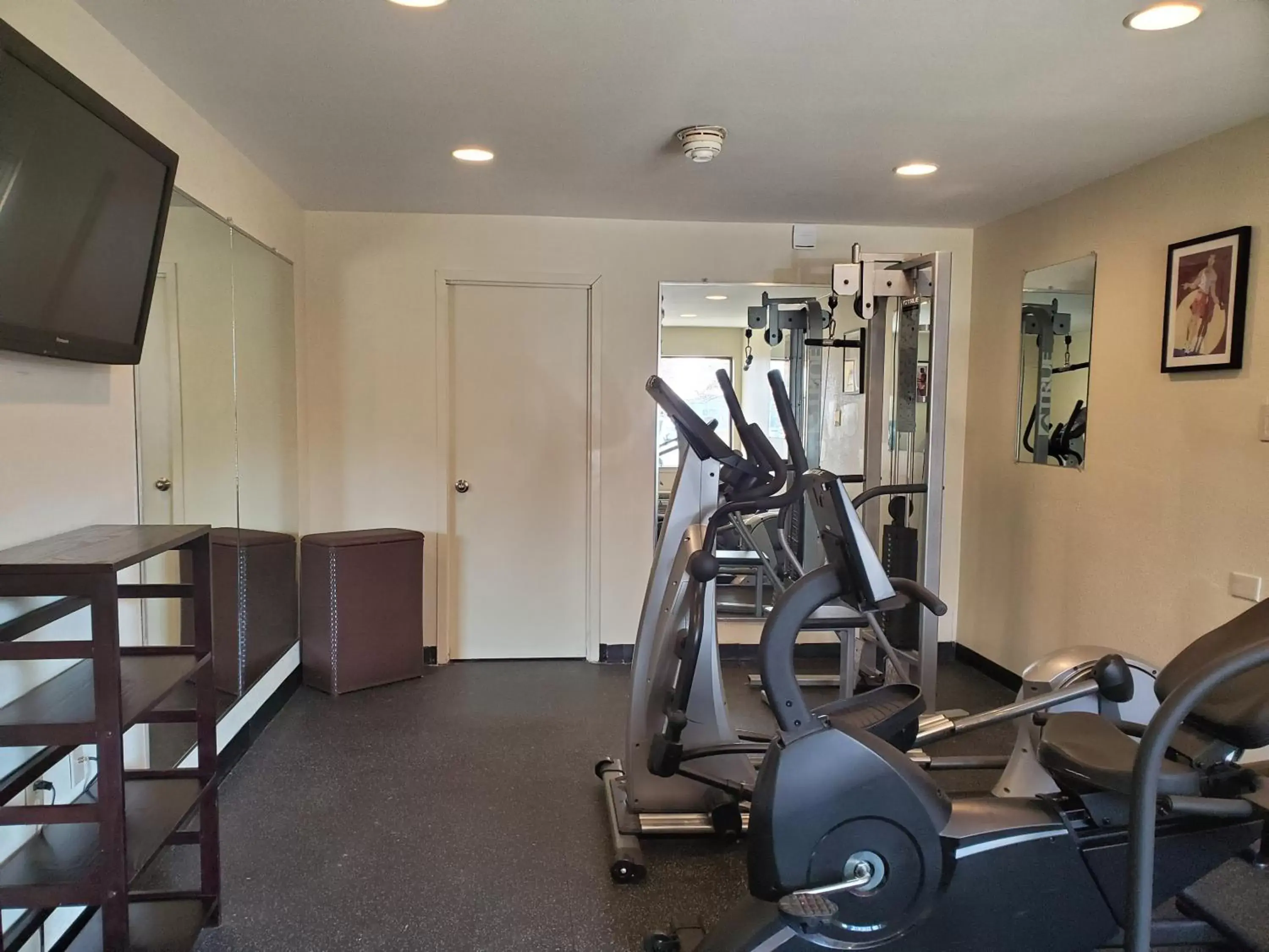 Fitness centre/facilities, Fitness Center/Facilities in SureStay Hotel by Best Western East Brunswick