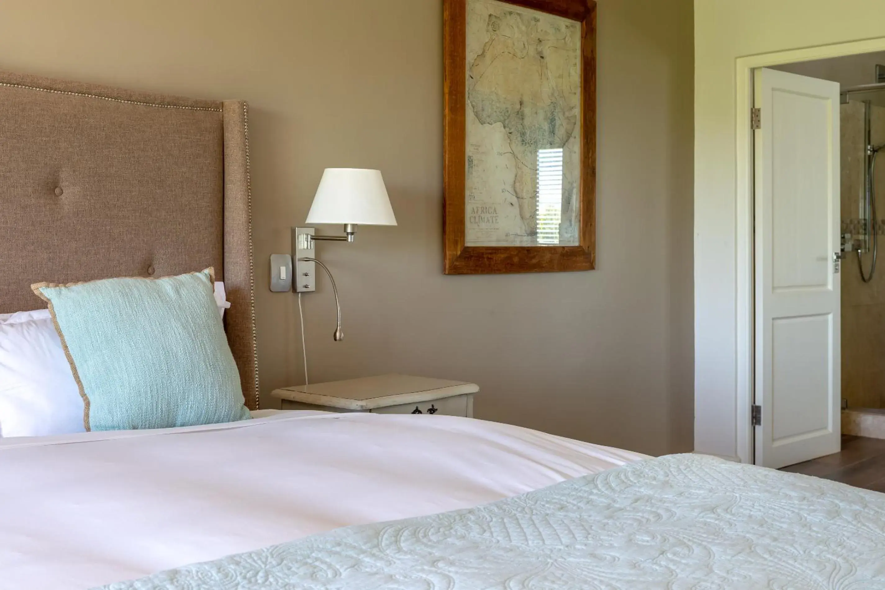 Bed in Wedgeview Country House & Spa