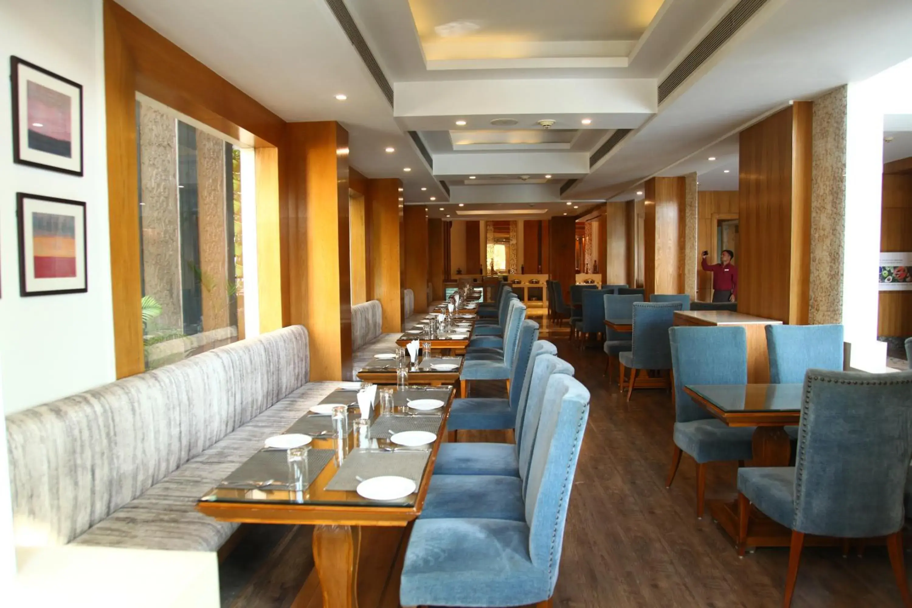 Dining area, Restaurant/Places to Eat in The Place Gurugram, a member of Radisson Individuals