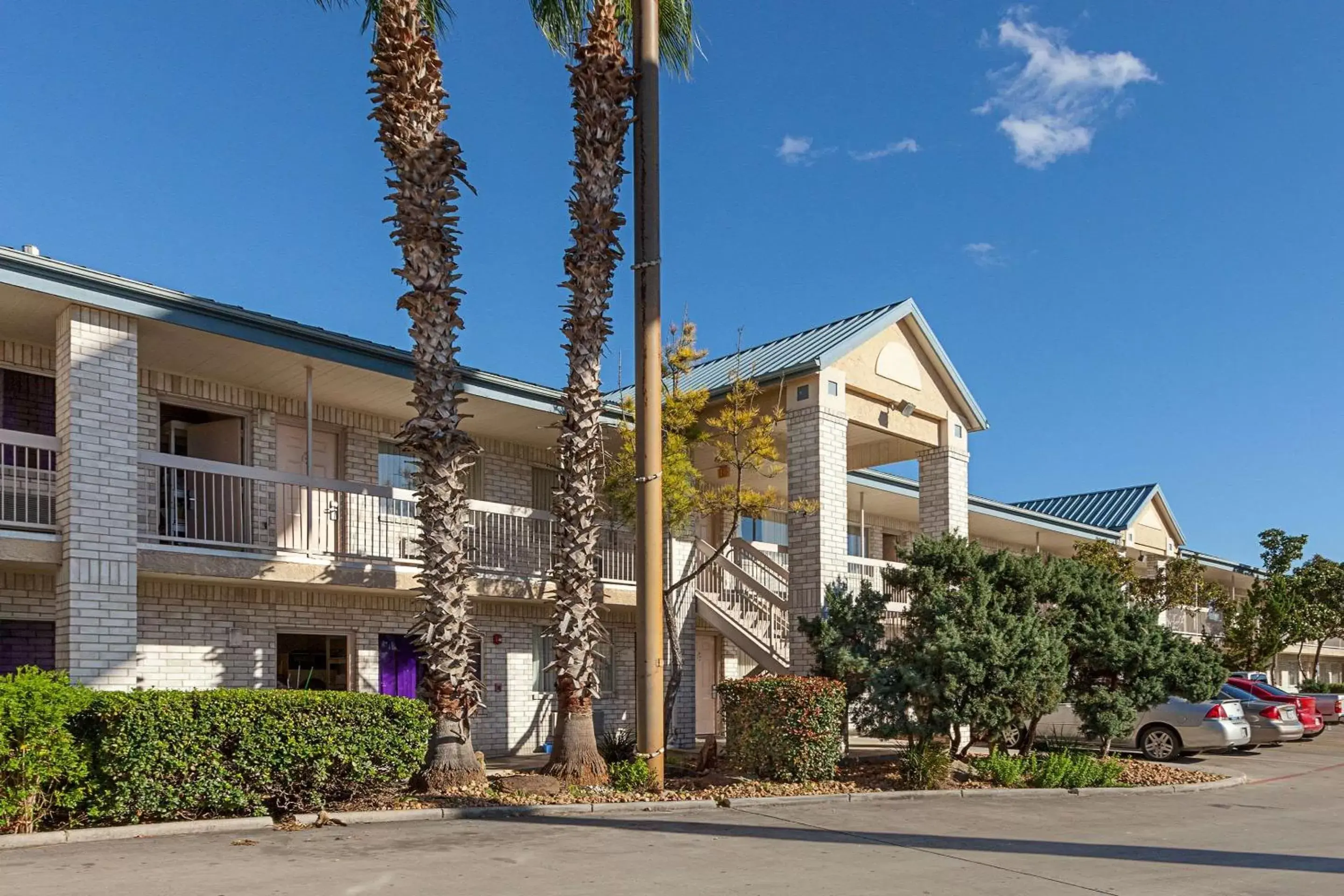 Property Building in Econo Lodge Downtown South