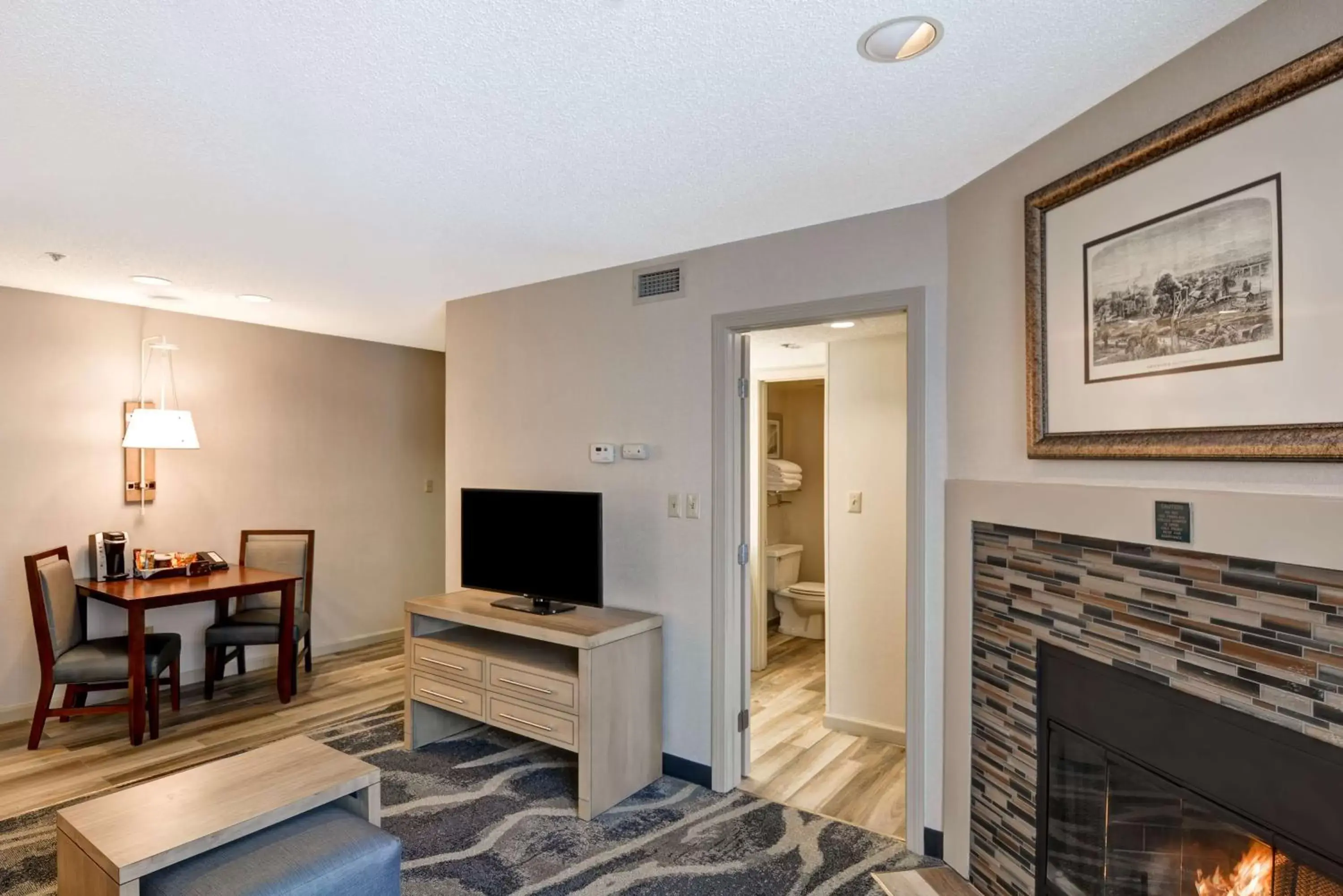 Bedroom, TV/Entertainment Center in Homewood Suites Hartford/Windsor Locks