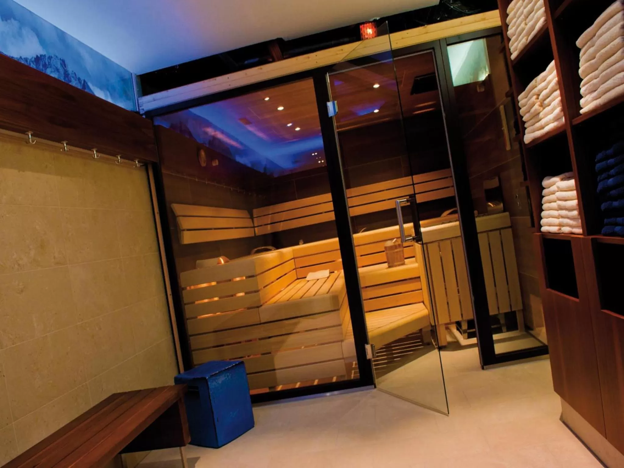 Spa and wellness centre/facilities, Bed in Hotel Salzburger Hof