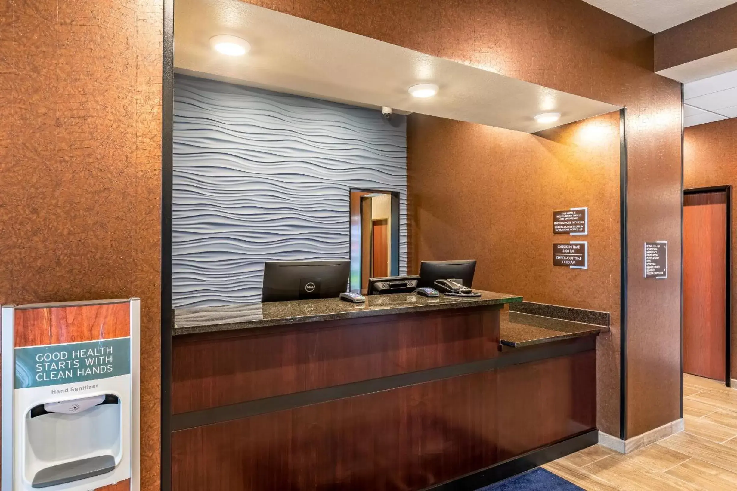 Lobby or reception, Lobby/Reception in Cobblestone Hotel & Suites Hartford