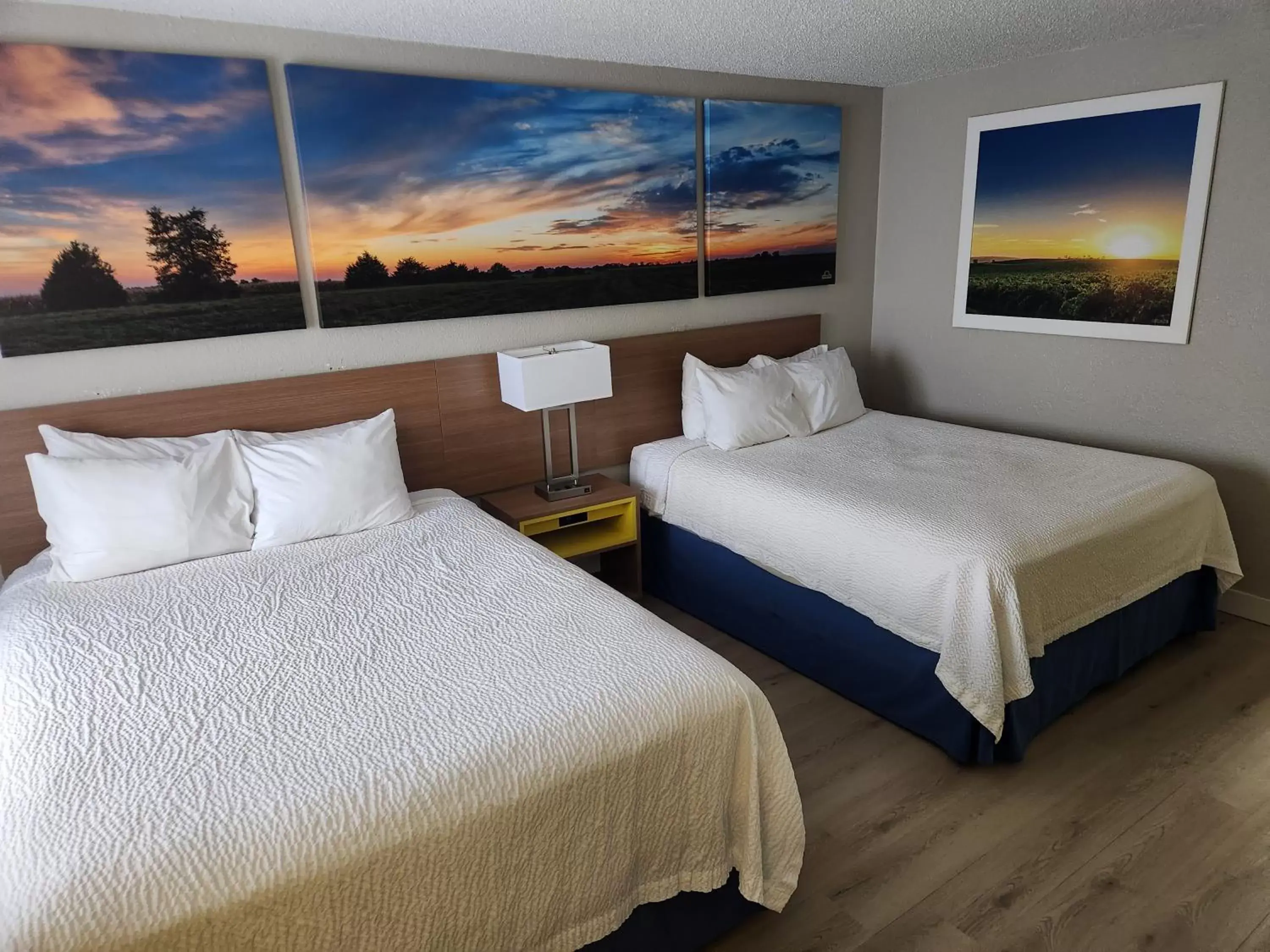 Bedroom, Bed in Days Inn by Wyndham Sioux Falls Airport