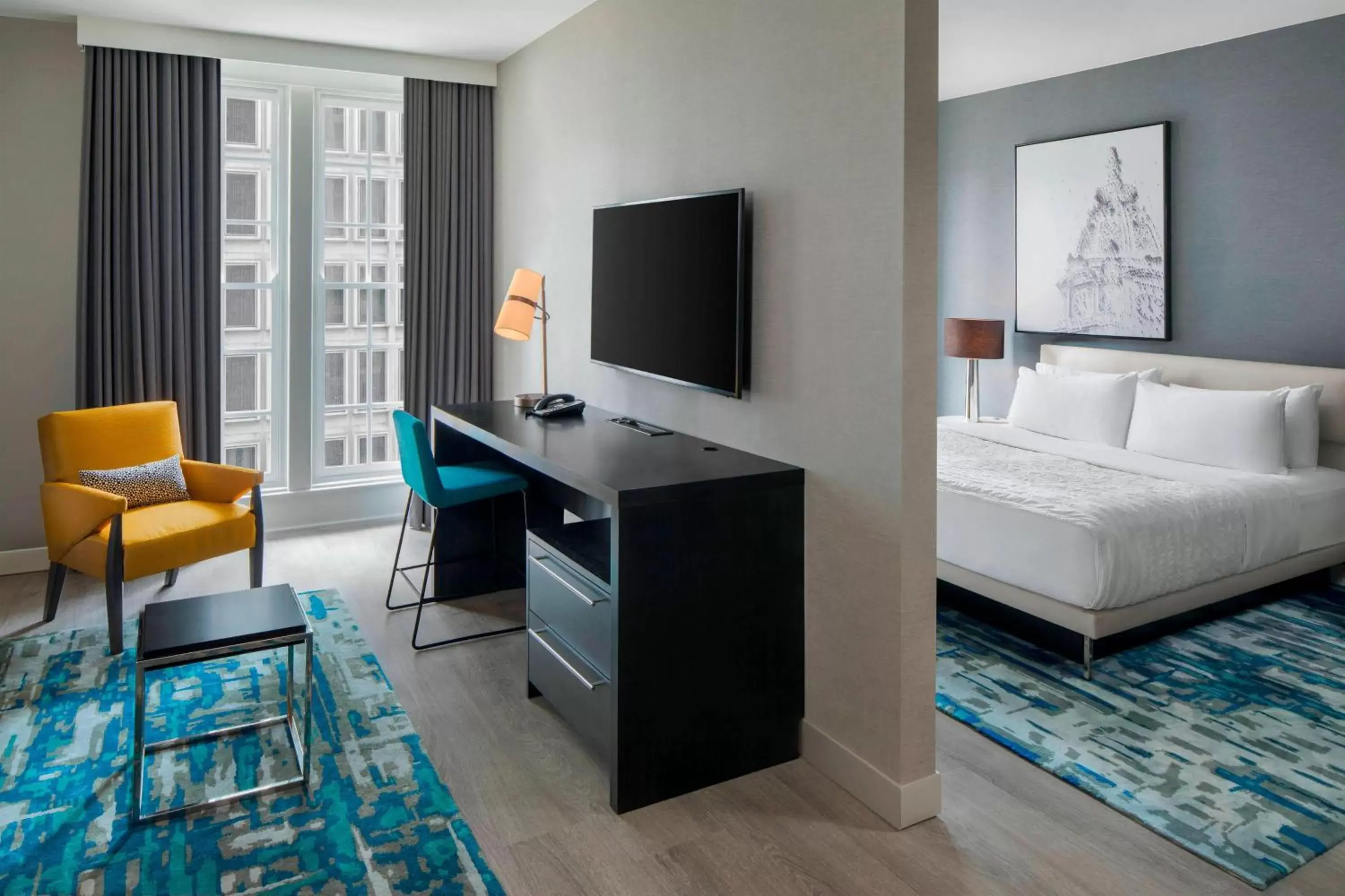 Photo of the whole room, TV/Entertainment Center in Le Meridien Philadelphia