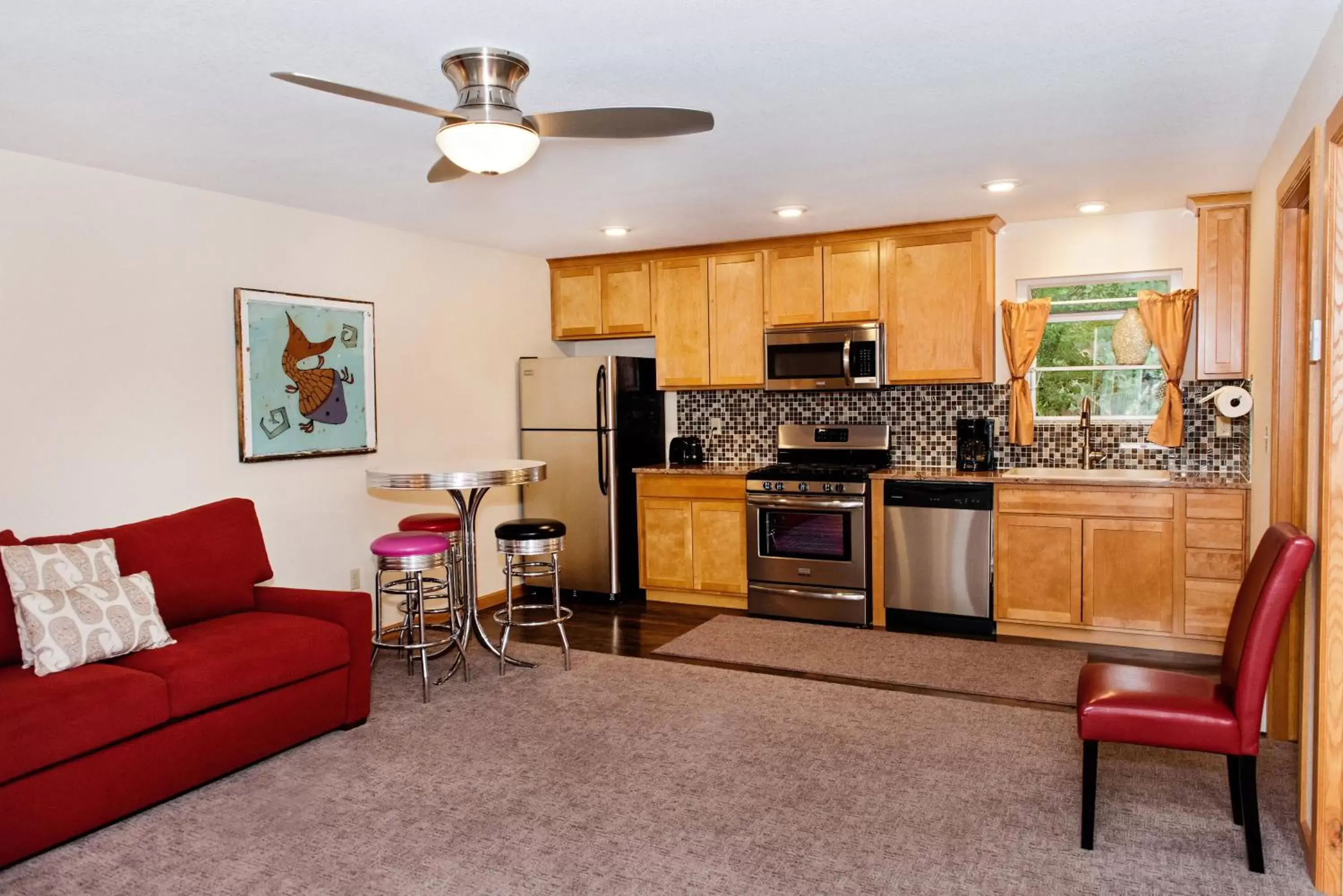 Kitchen or kitchenette, Kitchen/Kitchenette in Red Wing Motel