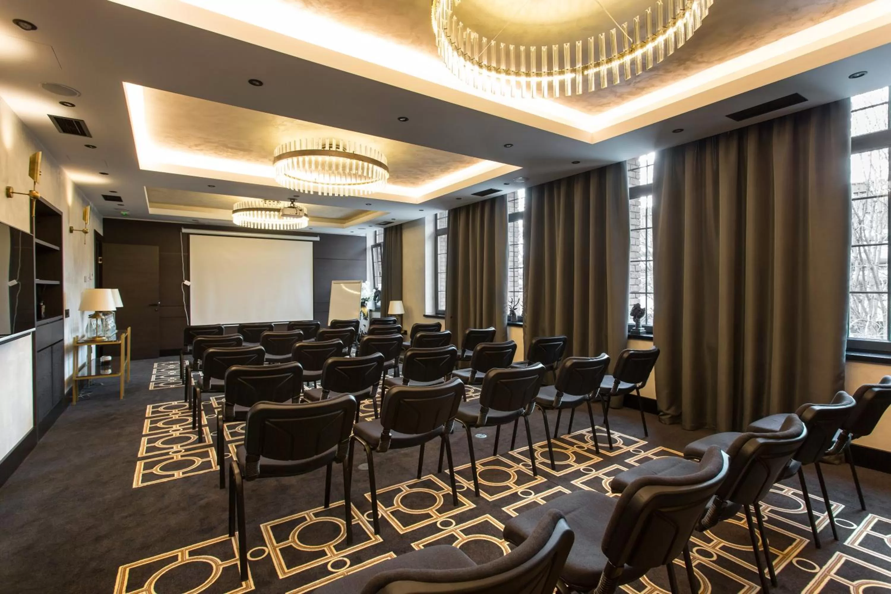 Business facilities in Industrial 1853.