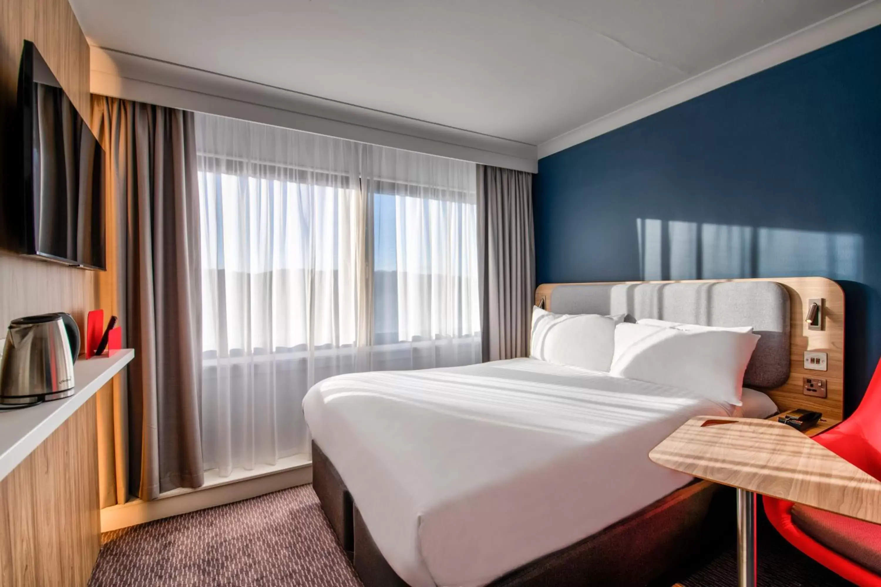 Bed in Holiday Inn Express Edinburgh City West by IHG Bed in Holiday Inn Express Edinburgh City West by IHG