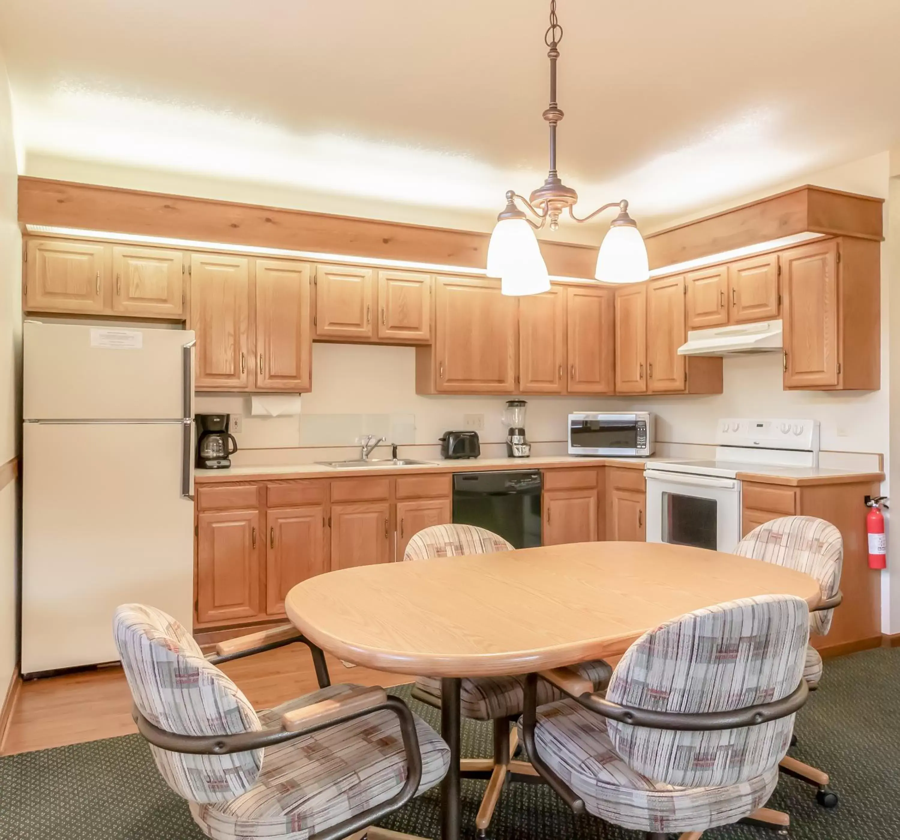 Kitchen/Kitchenette in Wildwood Inn