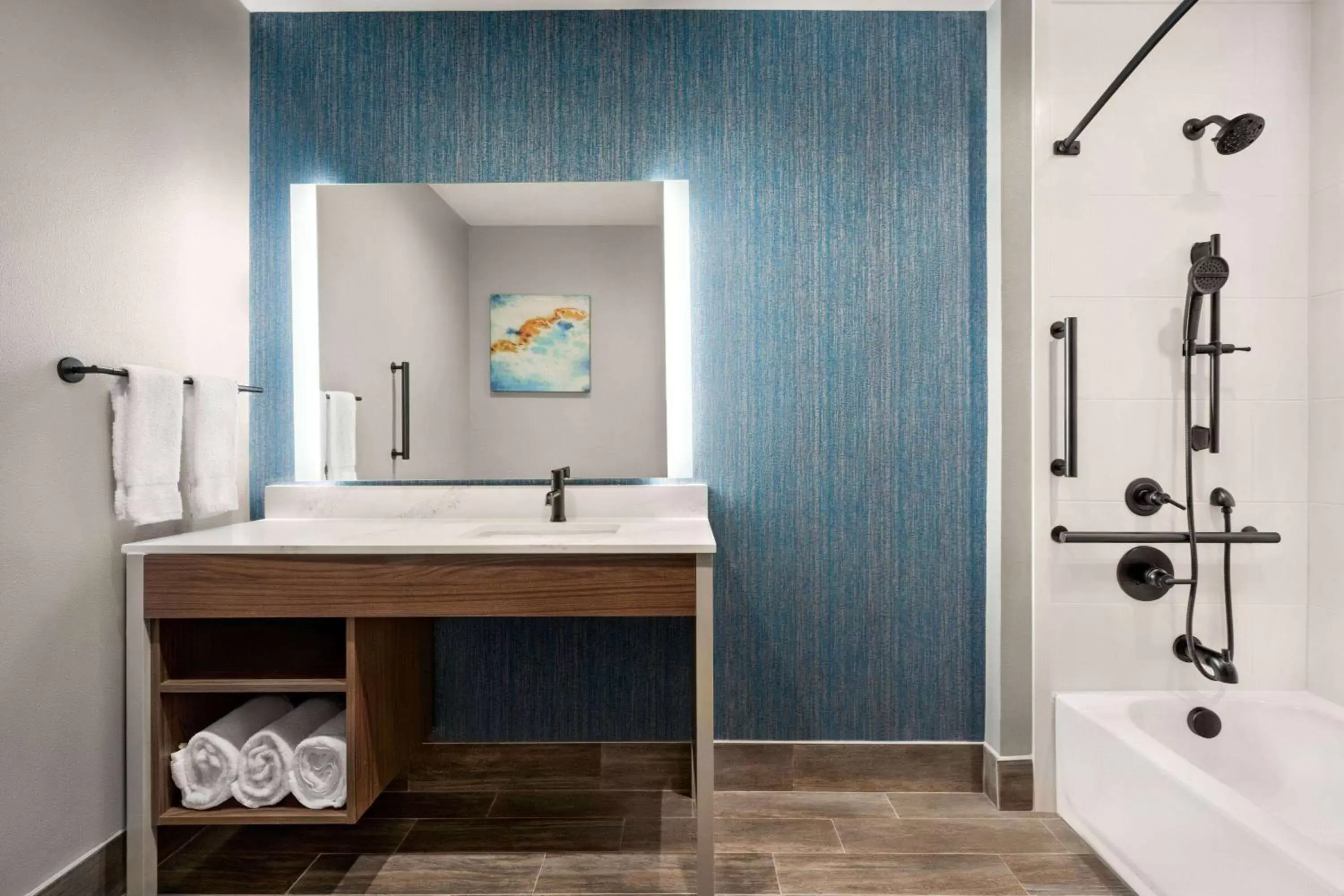 Shower, Bathroom in La Quinta Inn & Suites by Wyndham Del Rio