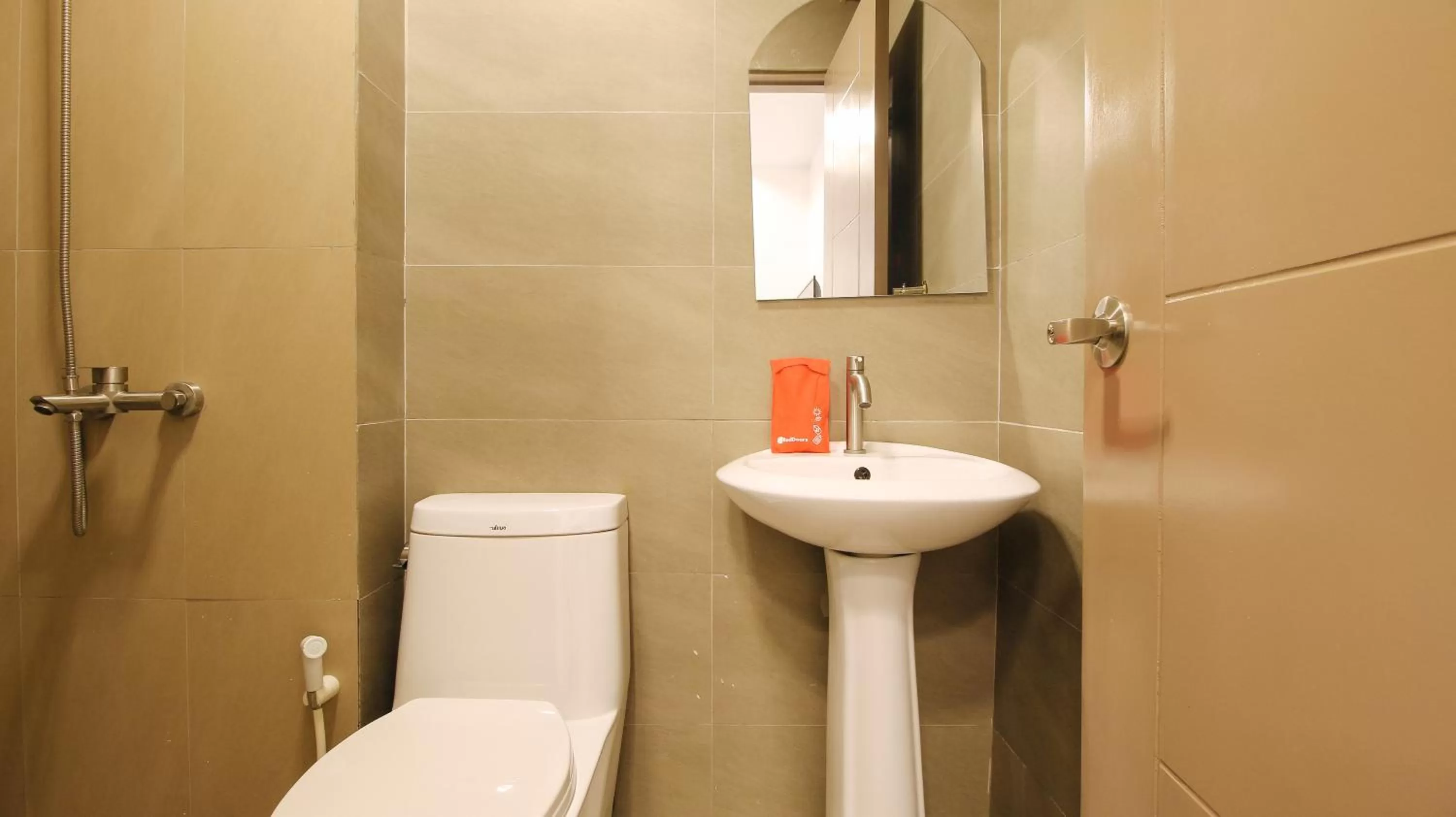 Bathroom in RedDoorz Plus @ San Marcelino Malate