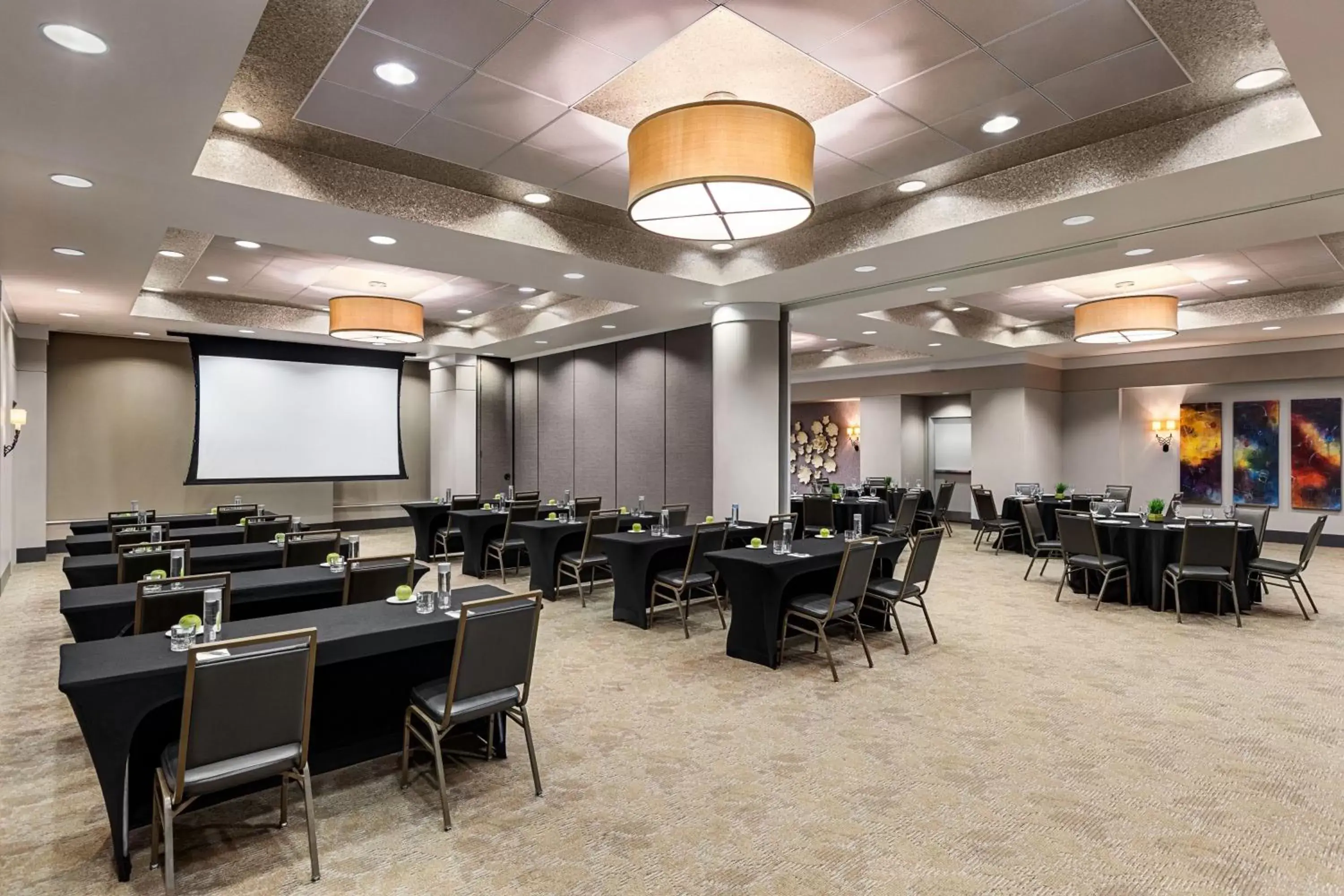 Meeting/conference room in Magnolia Hotel Houston, a Tribute Portfolio Hotel