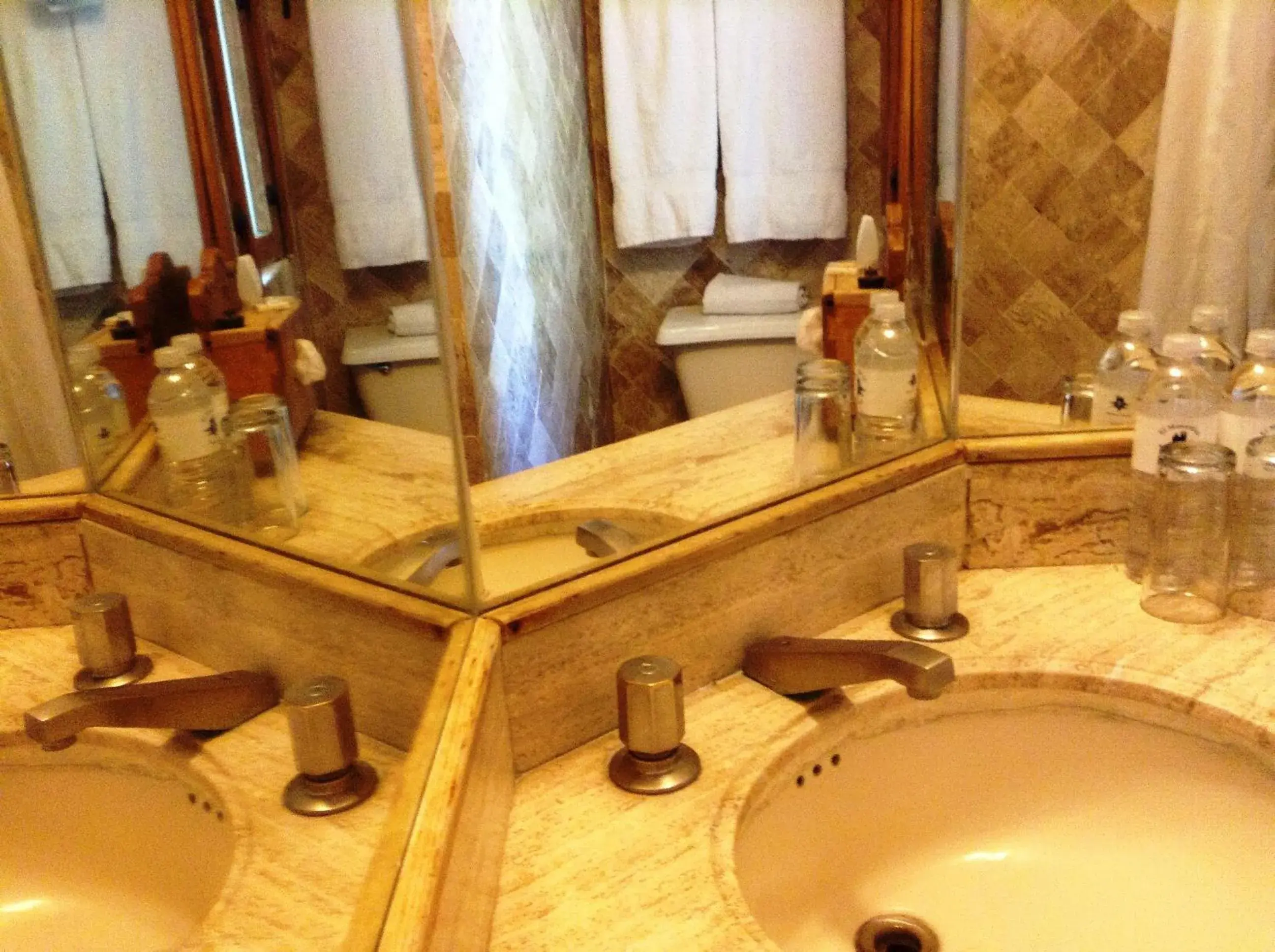 Bathroom in Posada de la Mision, Hotel Museo y Jardin