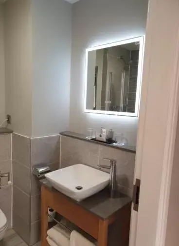 Double Room in Lion Quays Resort Double Room in Lion Quays Resort