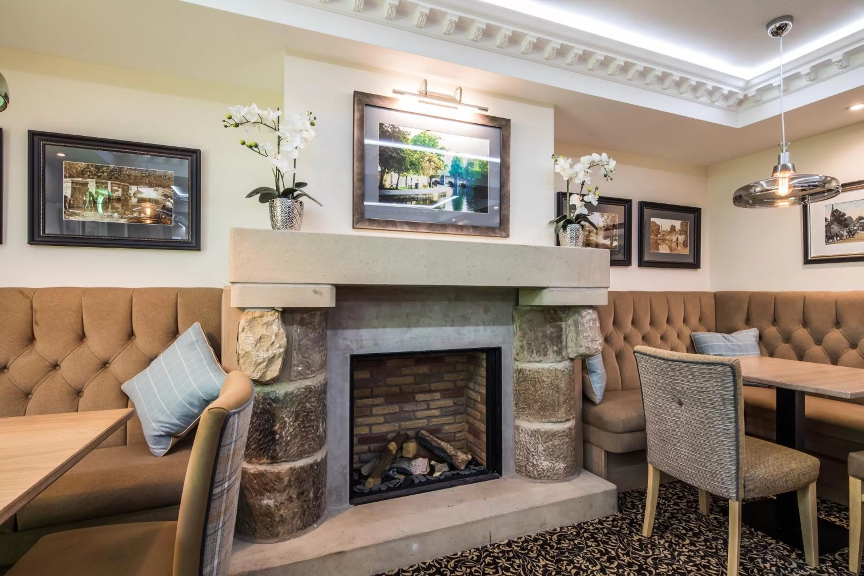 Lounge or bar in The H Boutique Hotel