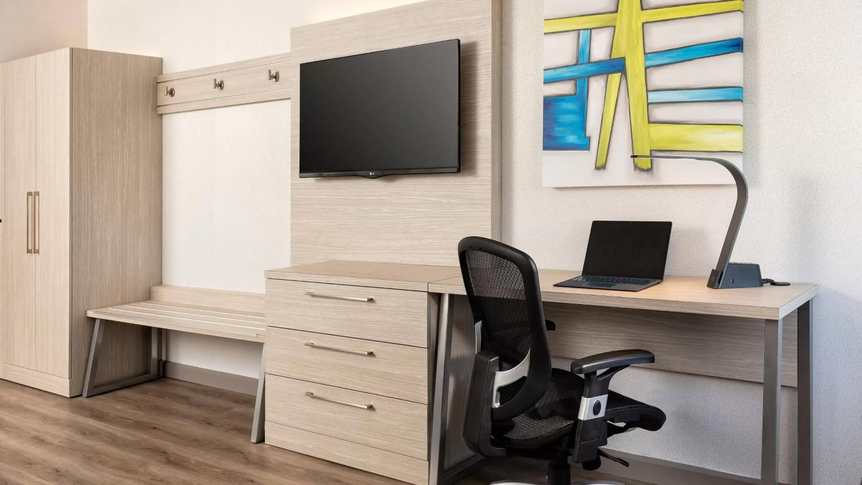 Photo of the whole room, TV/Entertainment Center in Holiday Inn Express Quebec City-Sainte Foy, an IHG Hotel