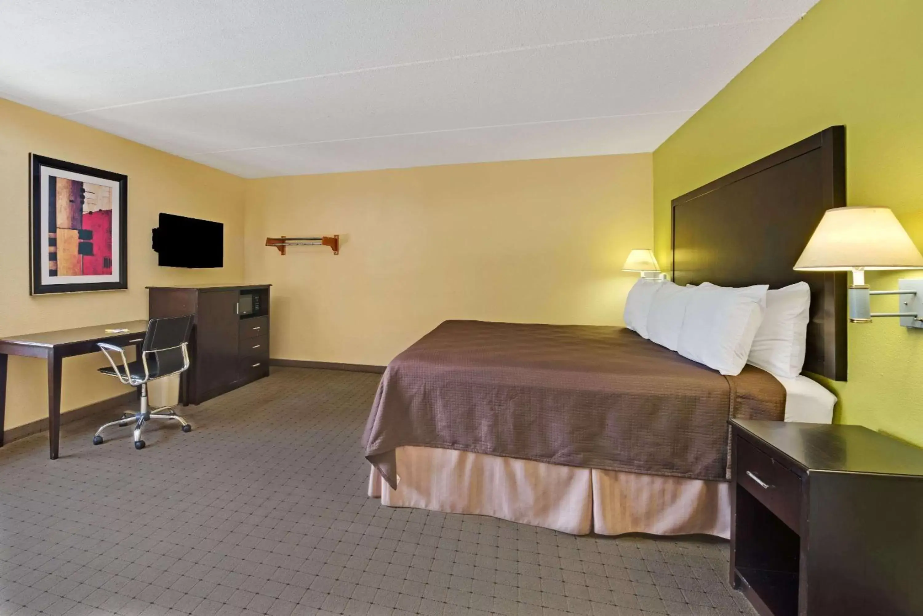 Photo of the whole room, Bed in Days Inn & Suites by Wyndham DeSoto