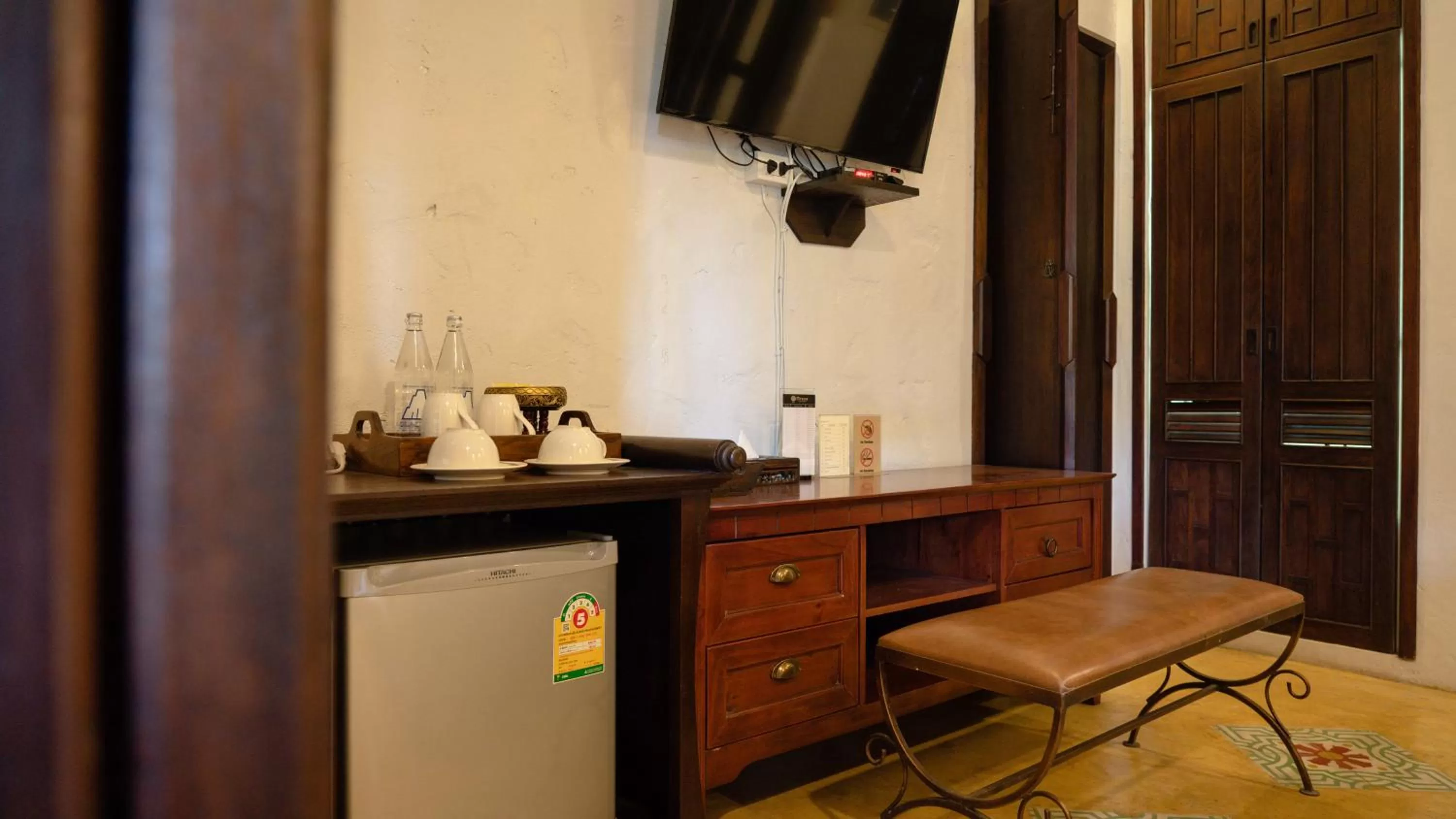 Photo of the whole room, TV/Entertainment Center in Cheva Gallery Boutique Hotel