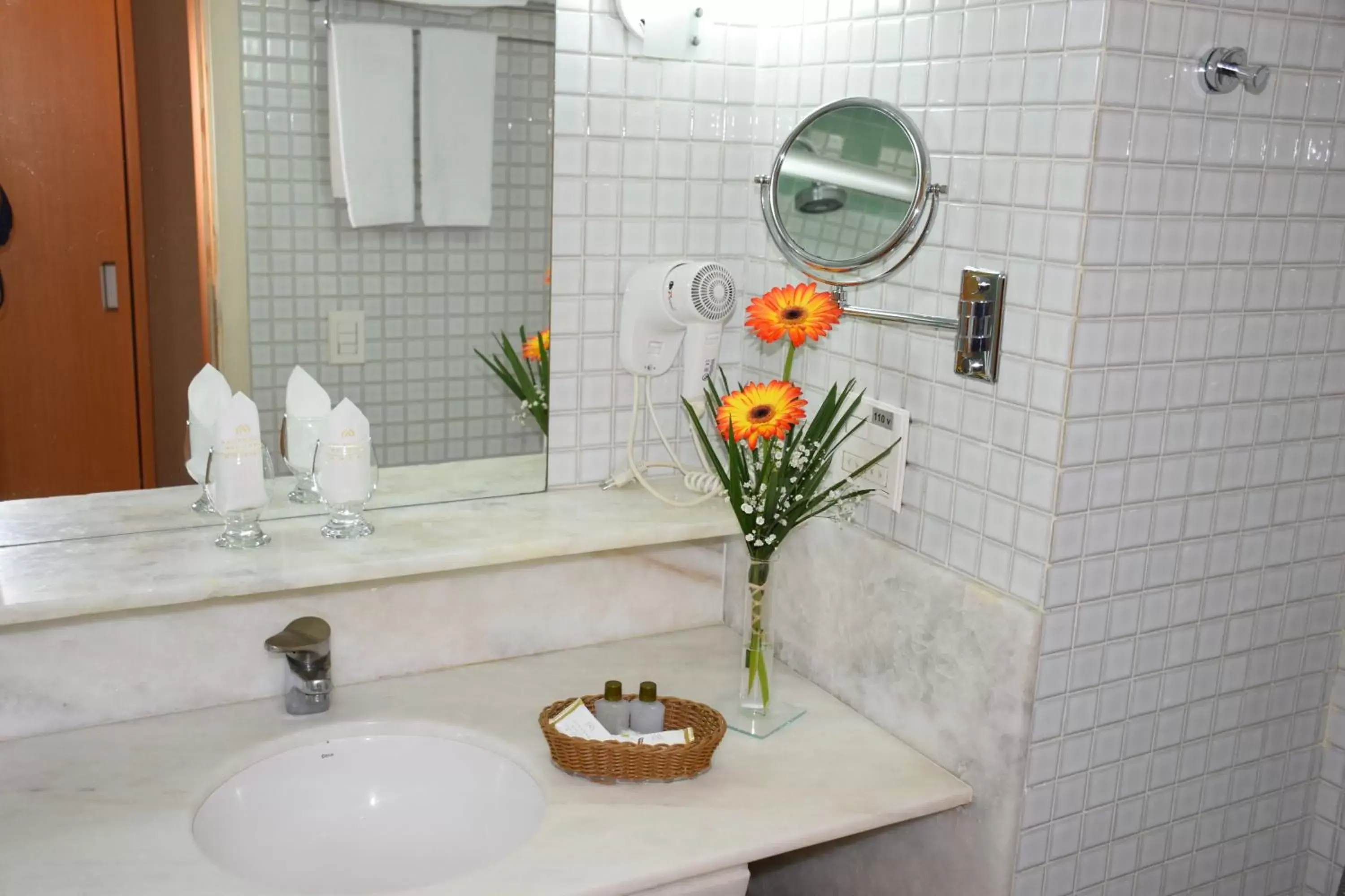 Bathroom in Augusto's Rio Copa Hotel