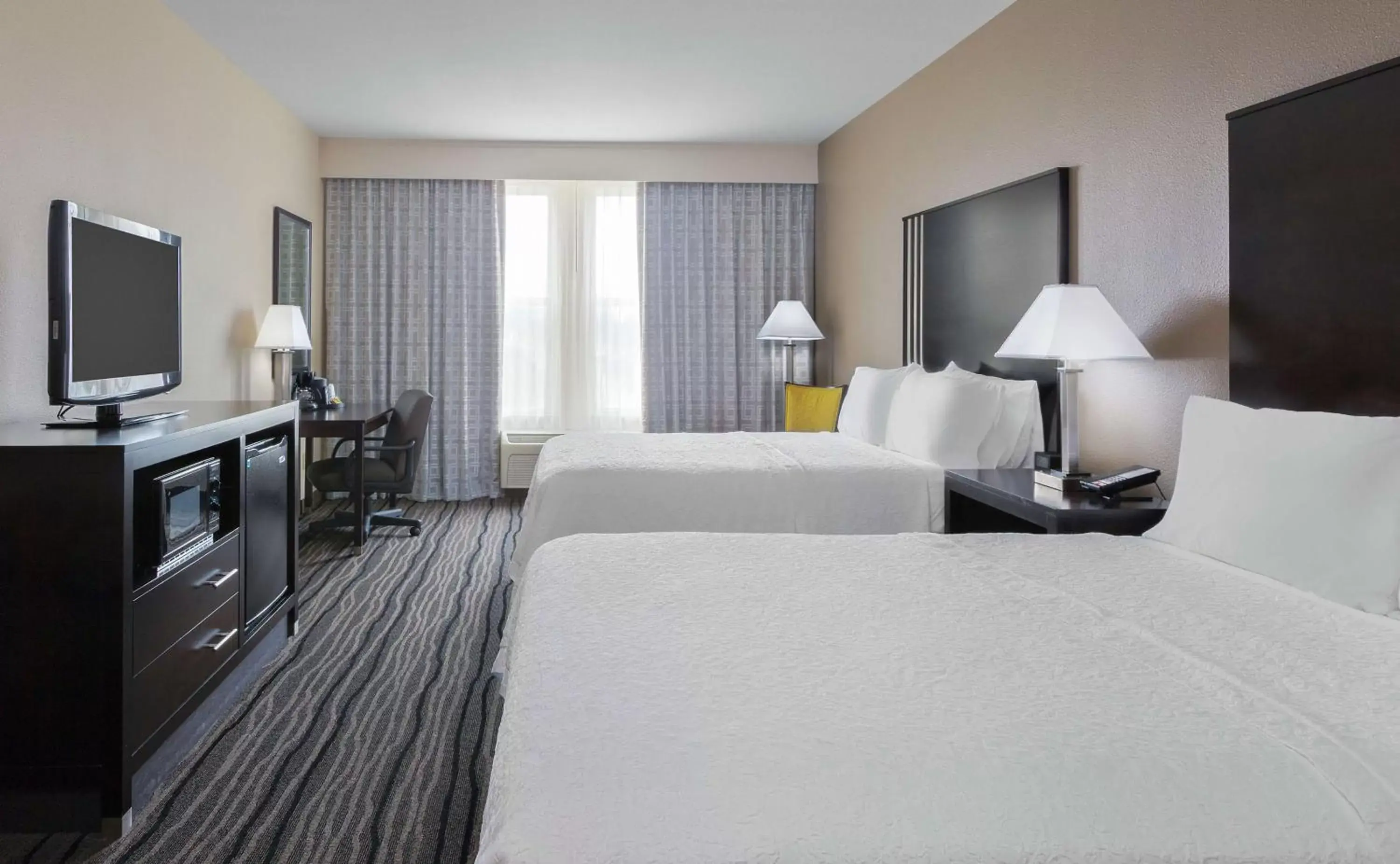 Bedroom in Hampton Inn & Suites Mountain View