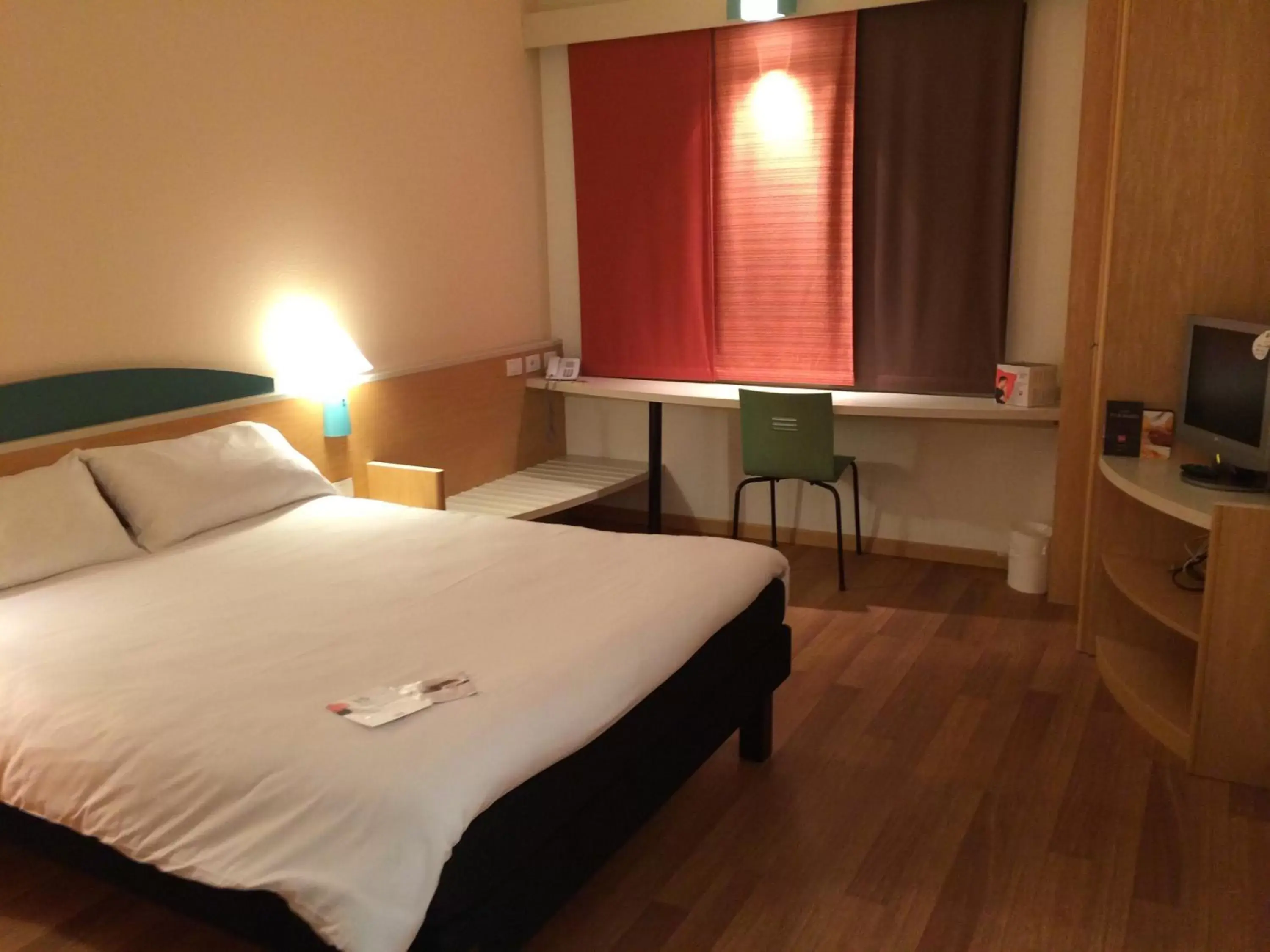 Photo of the whole room, Bed in Ibis Roma Fiera