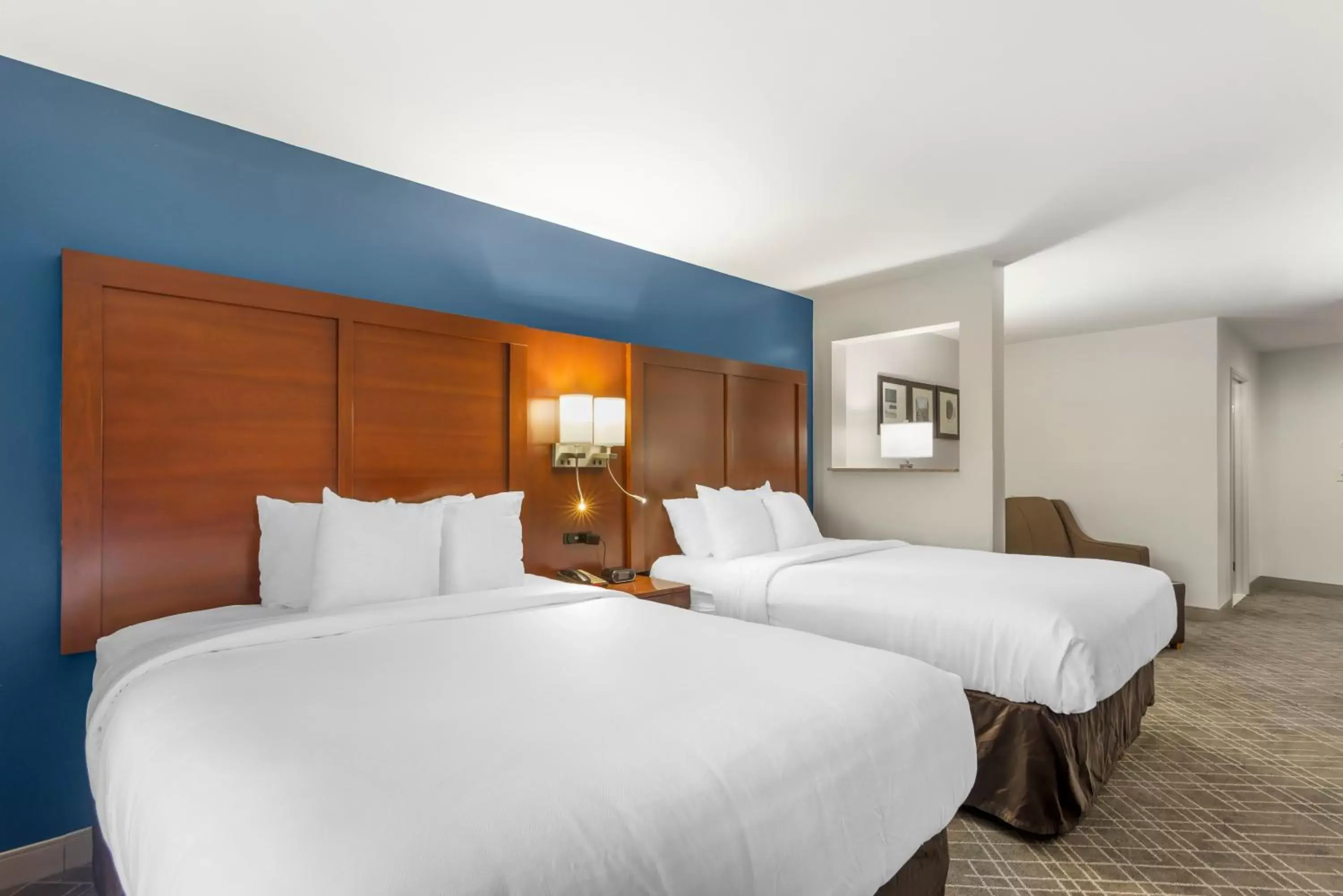 Bedroom, Bed in Comfort Suites Atlanta Airport