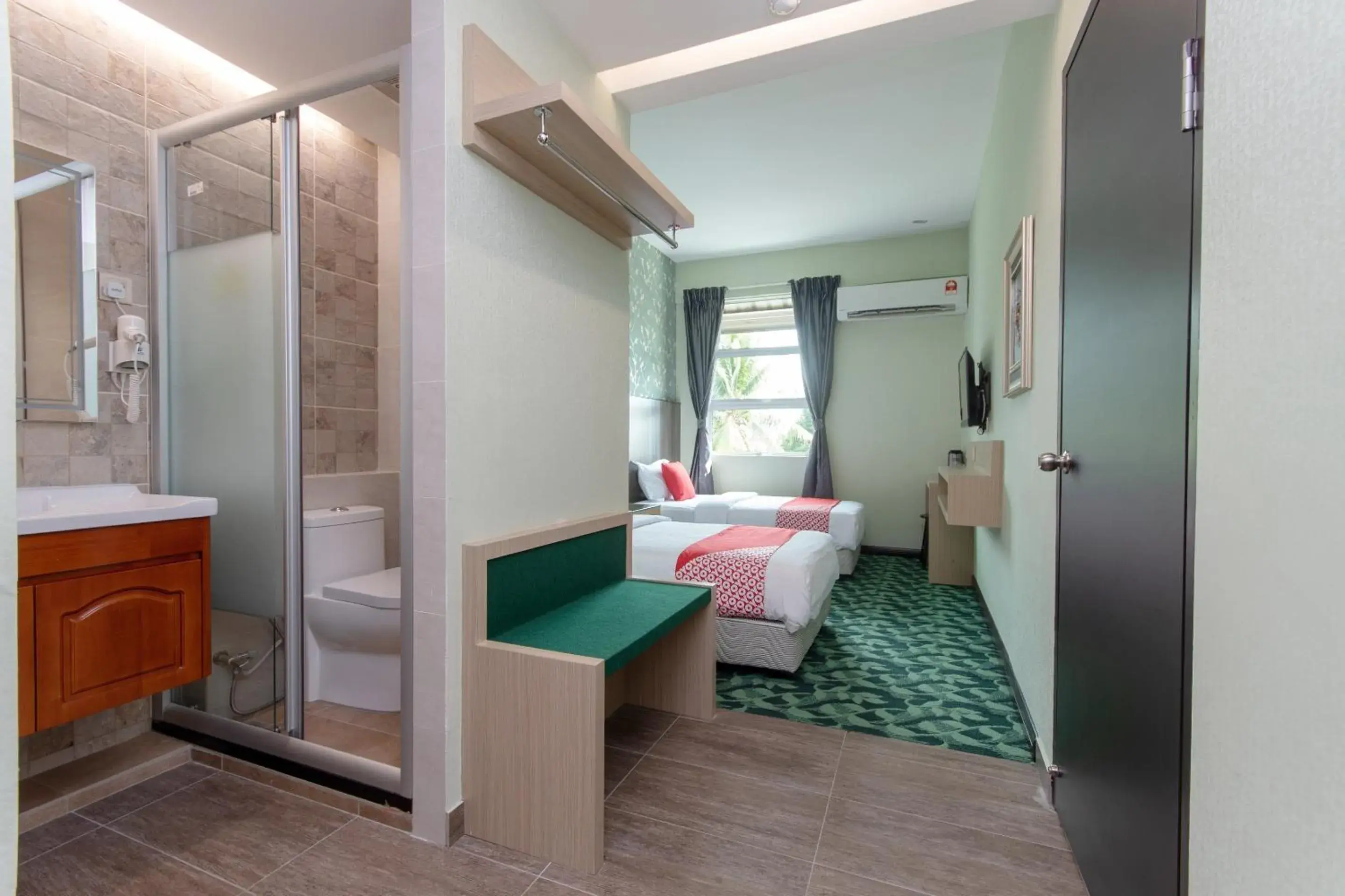 Bedroom, Bathroom in OYO 89375 Regent Hotel