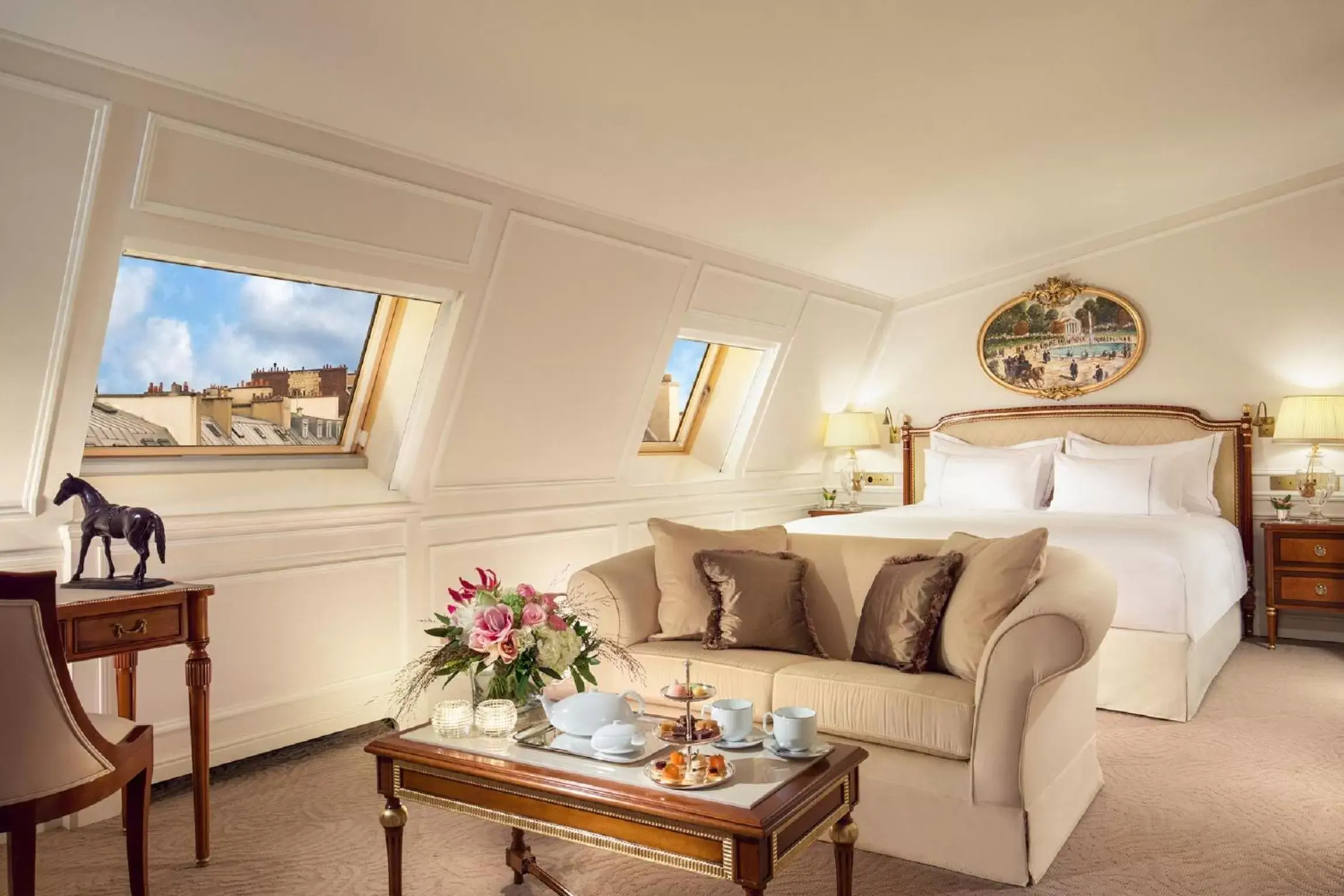 Photo of the whole room in Hotel Splendide Royal Paris - Relais & Châteaux
