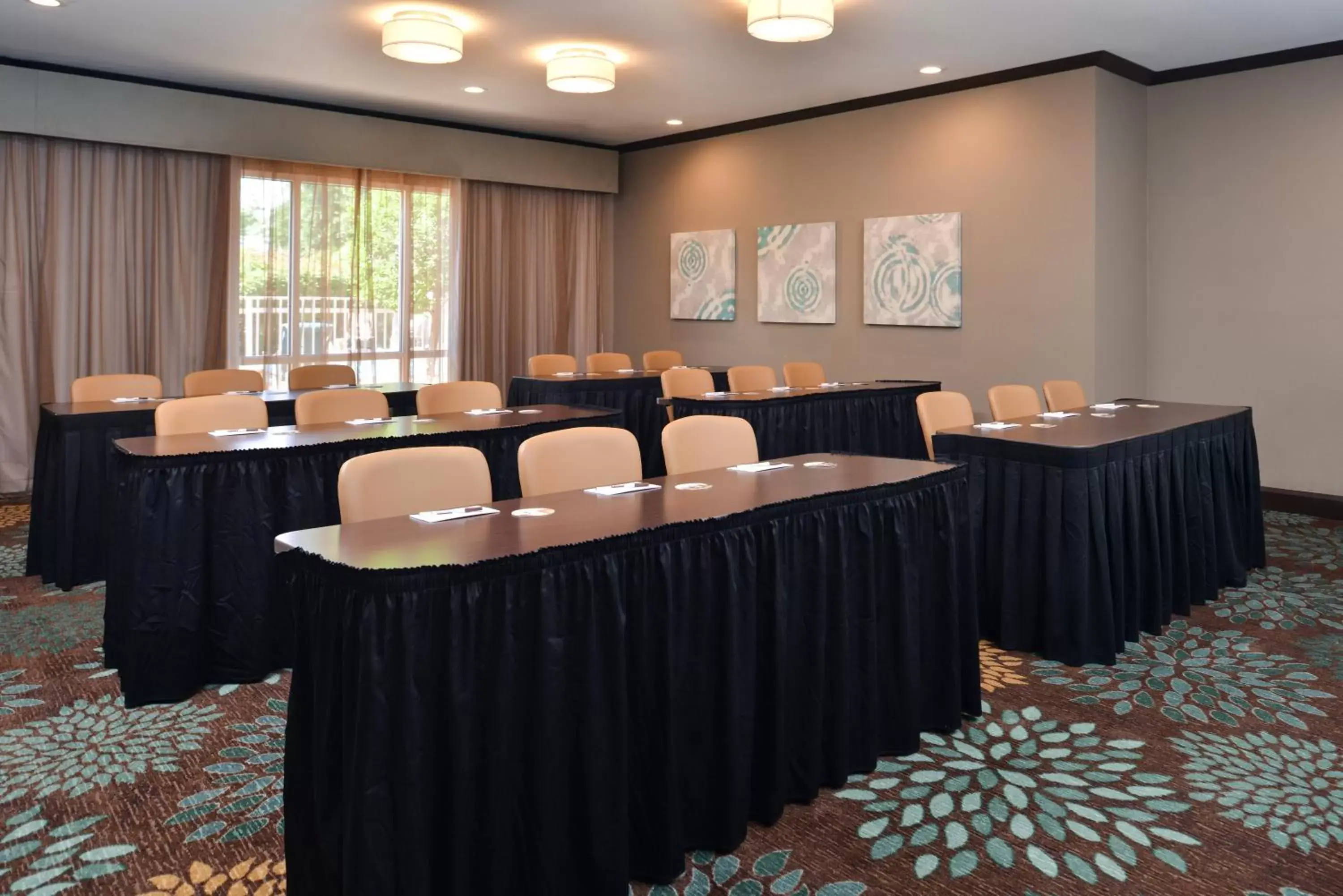 Meeting/conference room in Staybridge Suites Wichita Falls, an IHG Hotel