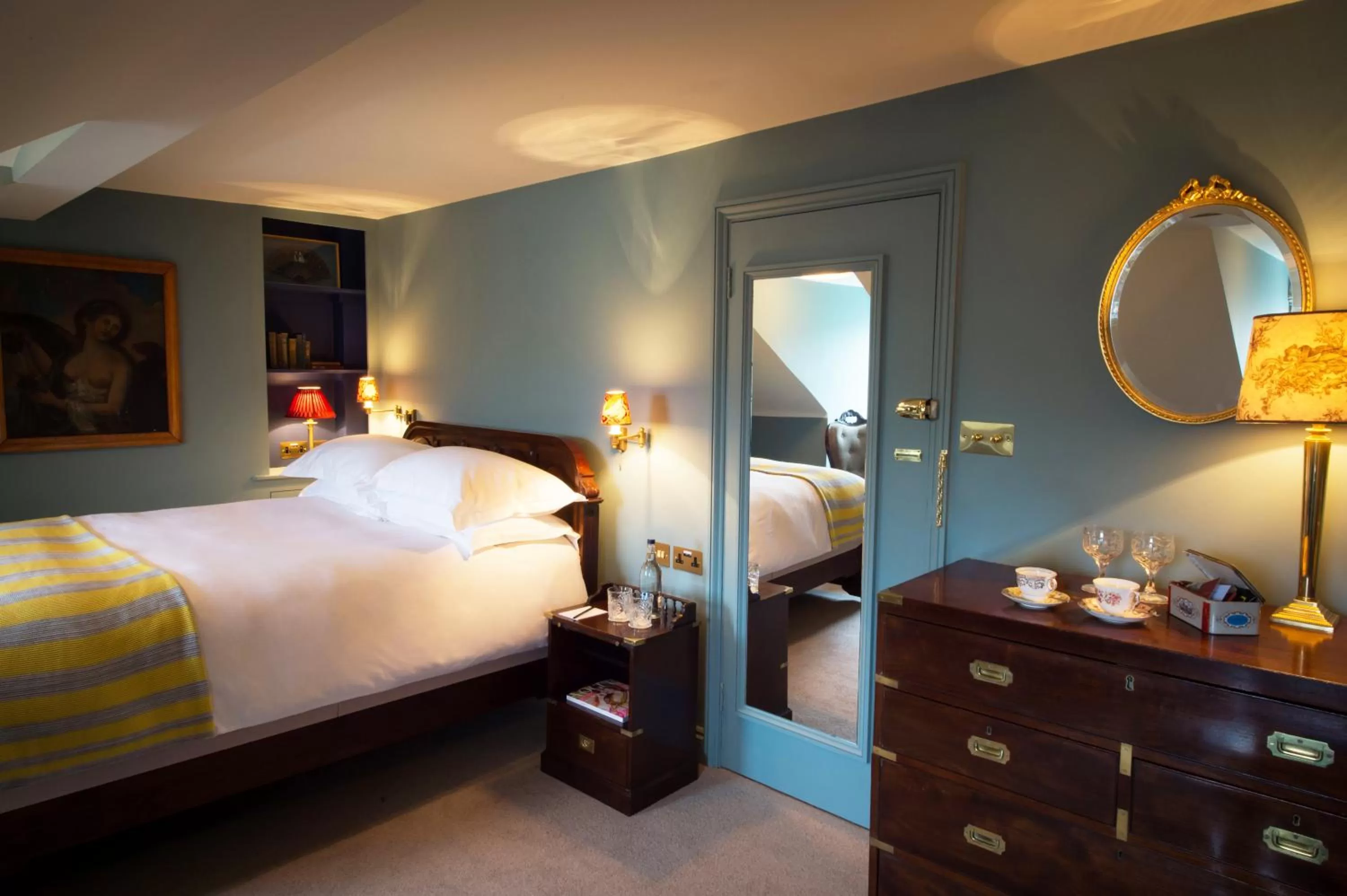 Photo of the whole room, Bed in The Portobello Hotel