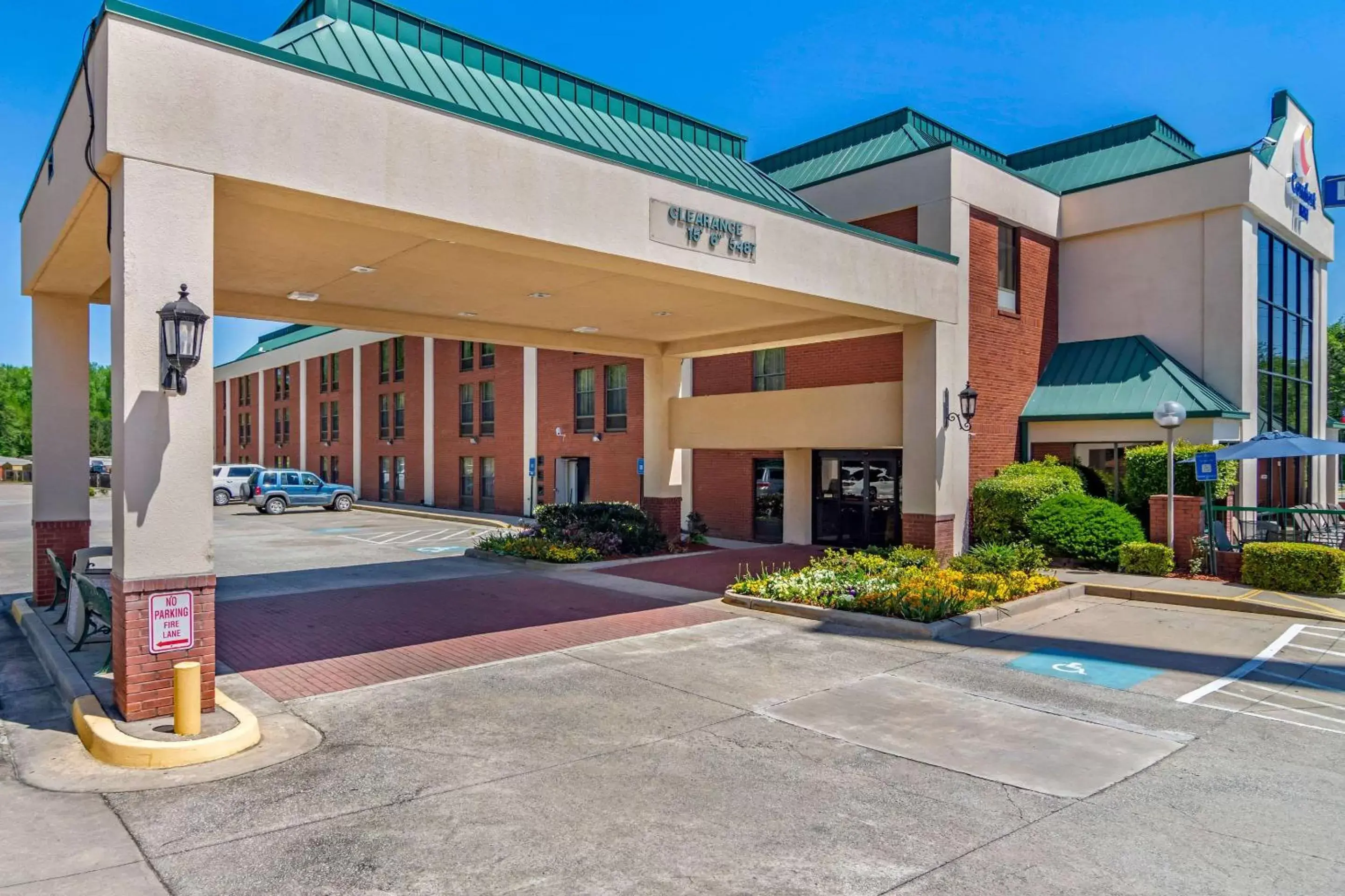 Property building, Swimming Pool in Comfort Inn Douglasville - Atlanta West