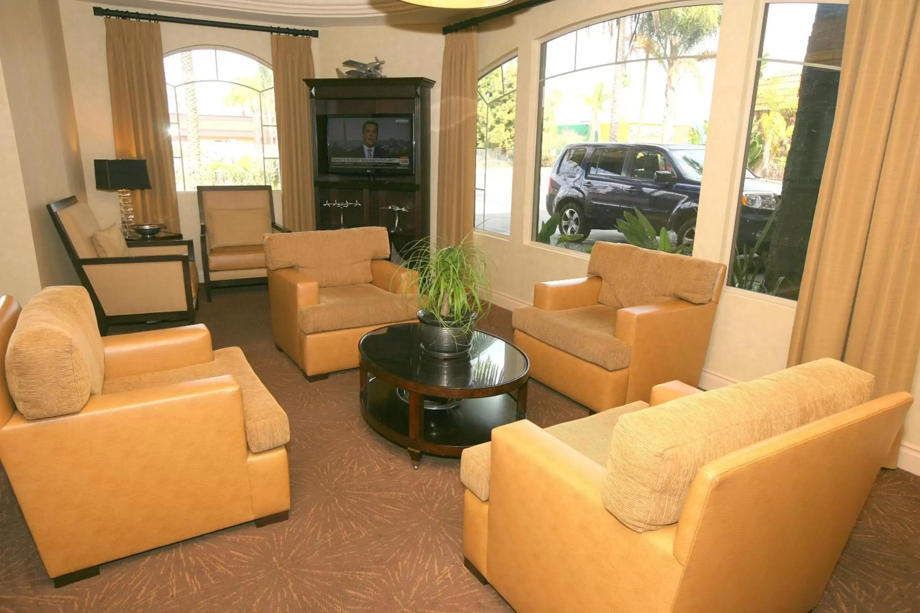 Property building, Seating Area in Holiday Inn Express San Diego South - Chula Vista, an IHG Hotel