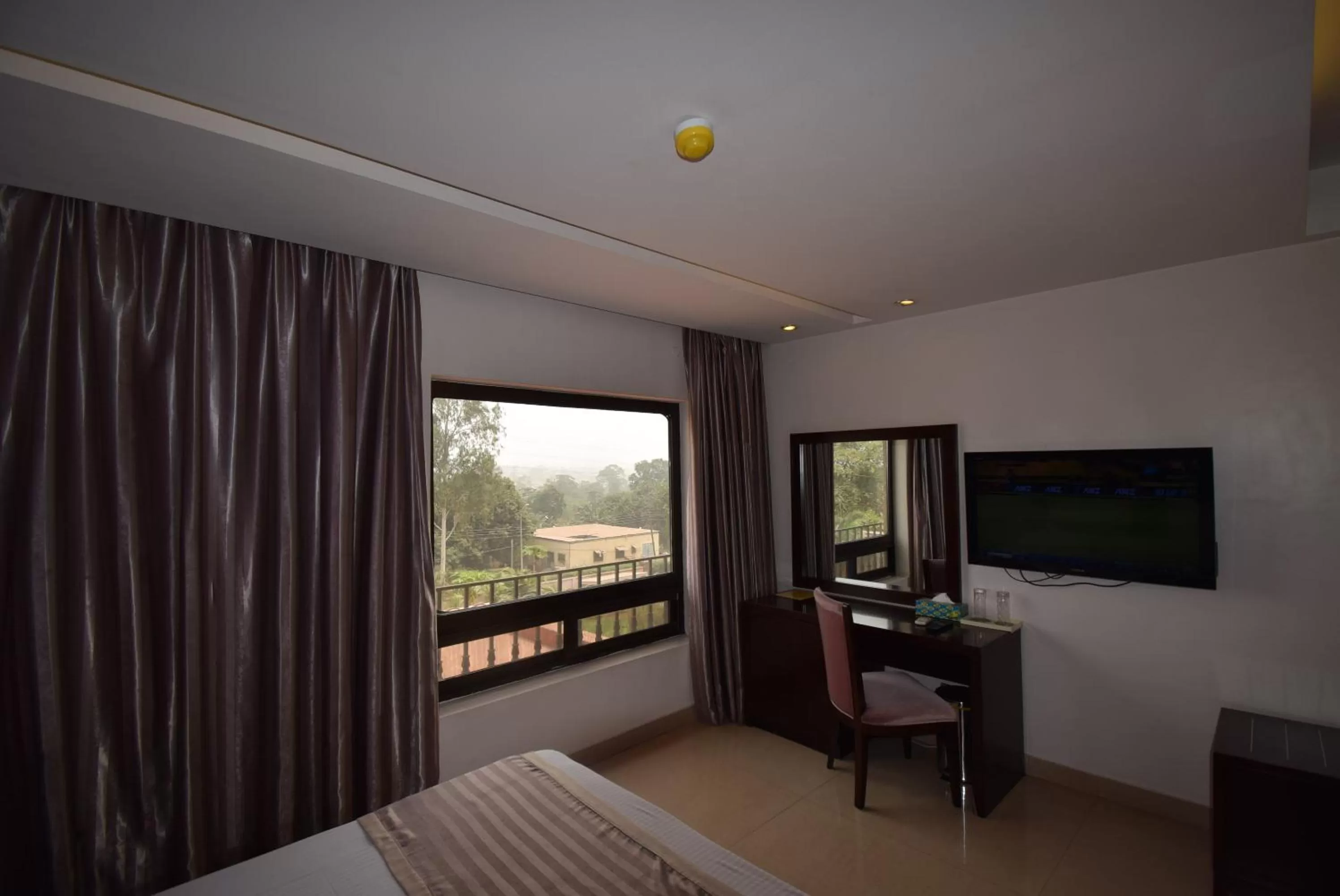 Street view, Bed in Noble House Hotel