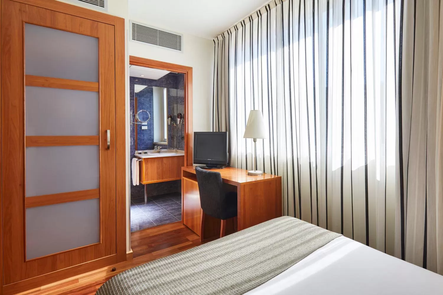 Bedroom, Bed in Exe Plaza Delicias