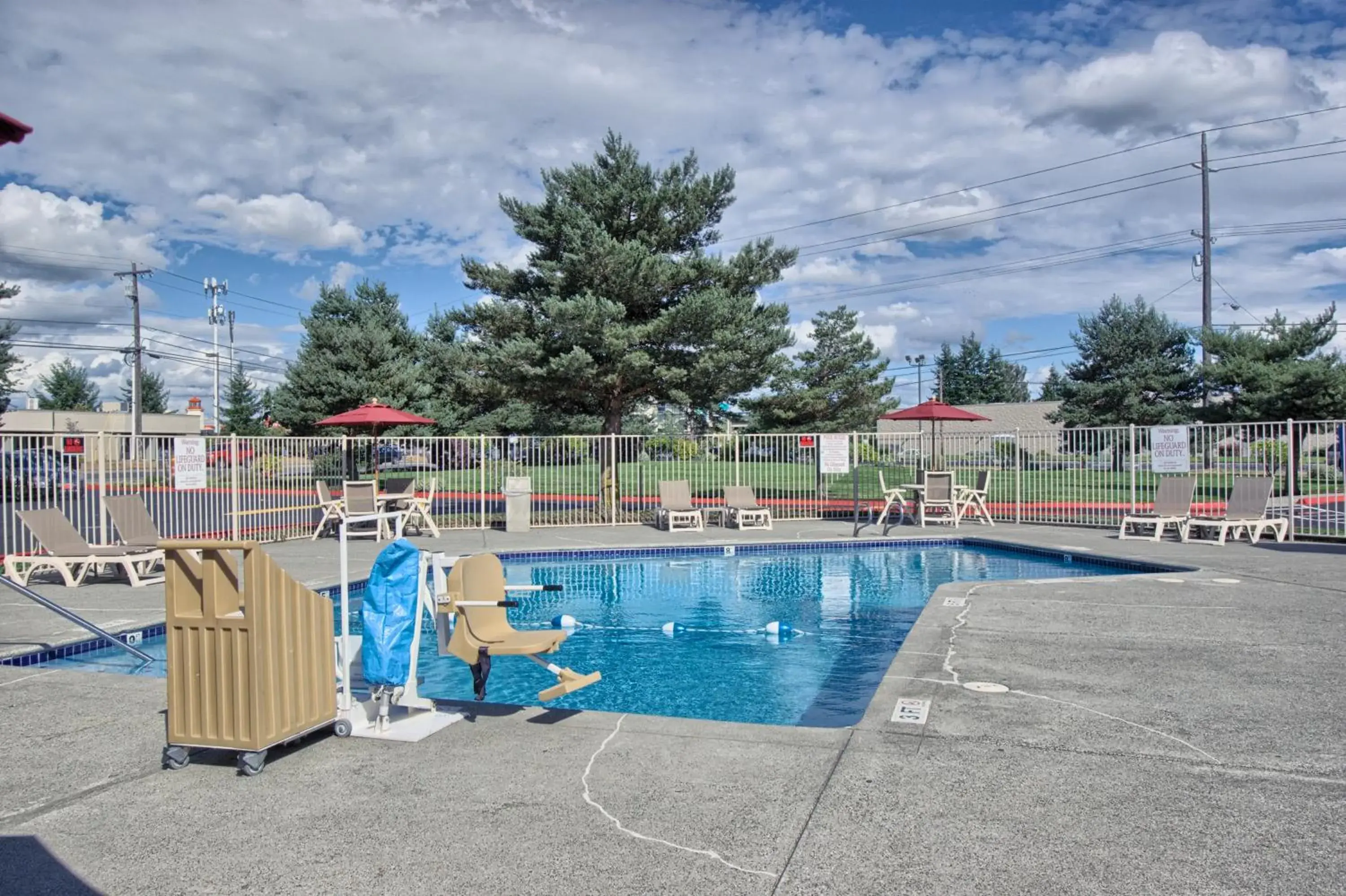 Swimming pool in Motel 6-Everett, WA - North Swimming pool in Motel 6-Everett, WA - North