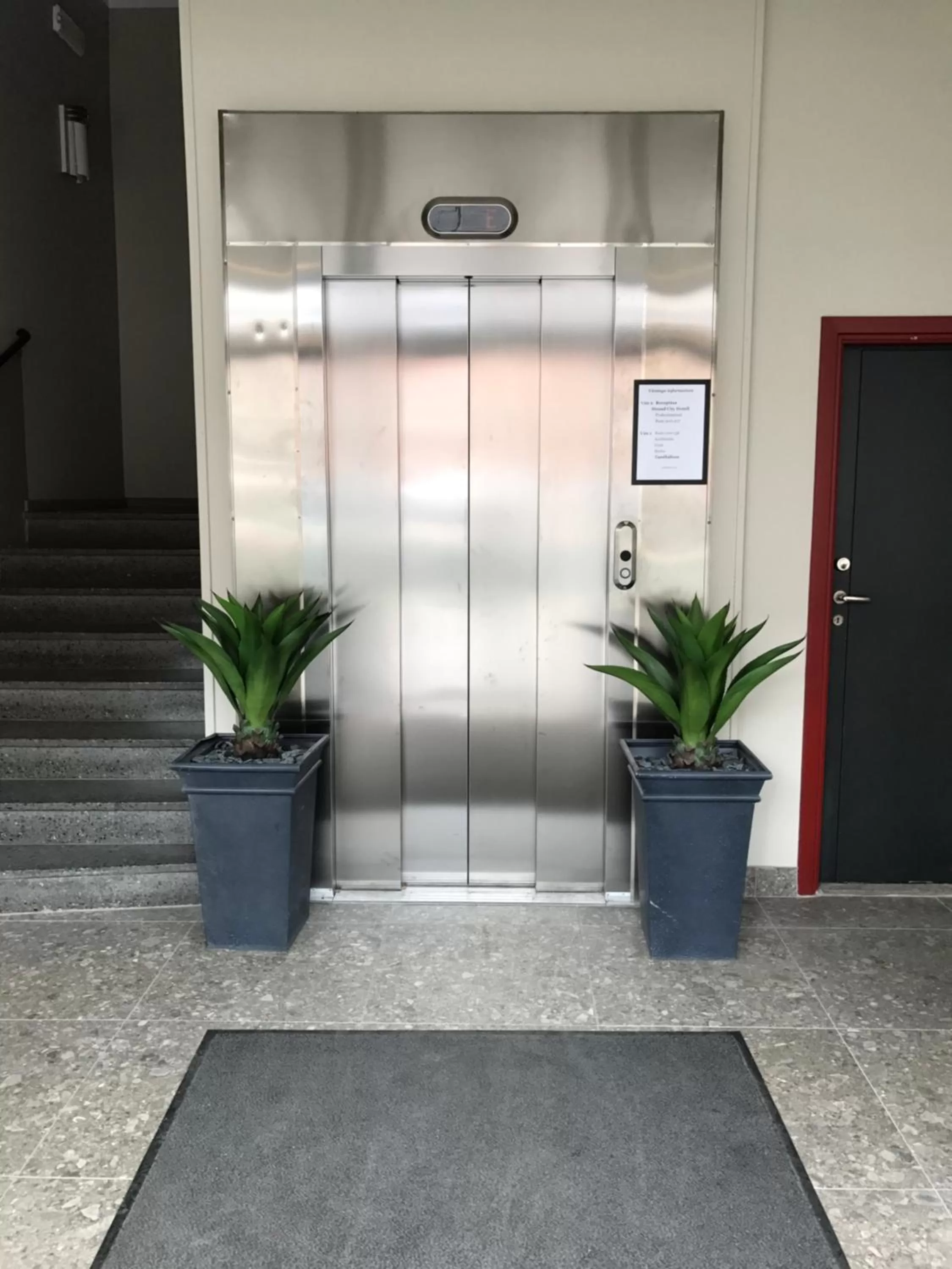 Area and facilities in Strand City Hotel