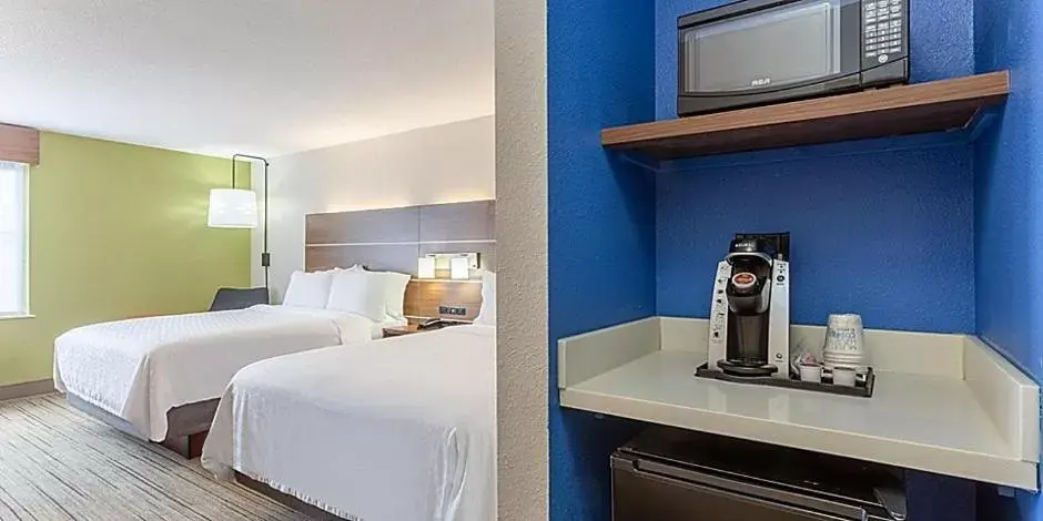 Bed in Holiday Inn Express & Suites - Kokomo South by IHG Bed in Holiday Inn Express & Suites - Kokomo South by IHG