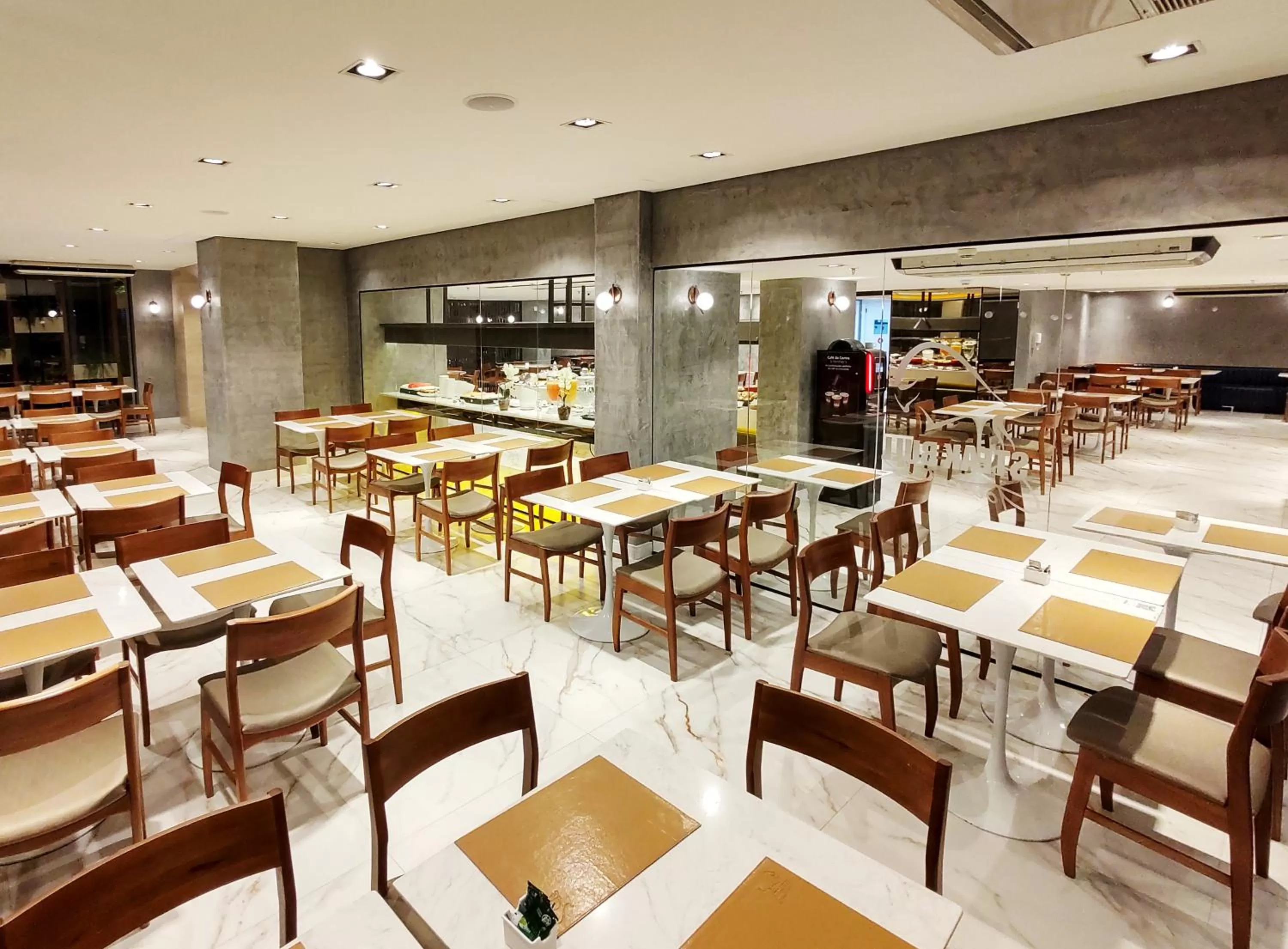 Restaurant/places to eat in Lets Idea Brasília Hotel