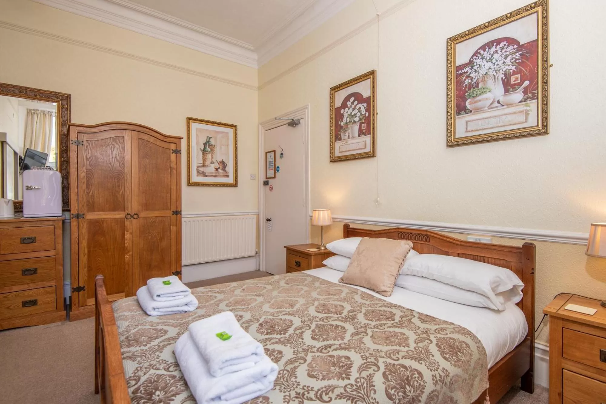 Bed in The Pendennis Guest House